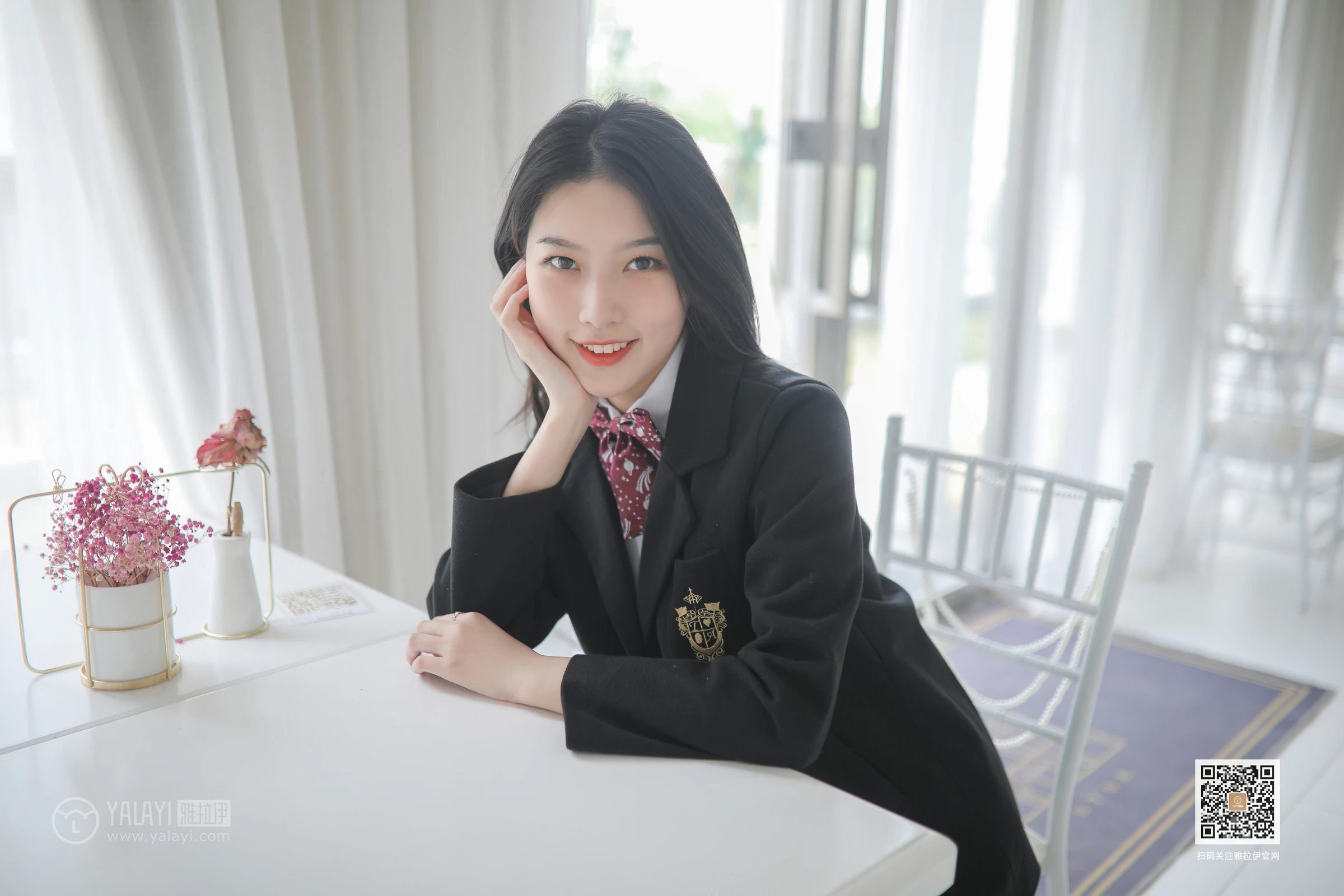 [YALAYI雅拉伊]No.387 毕业季 白璐 黑色高中女生制服与短裙加肉色丝袜美腿性感私房写真集第2张