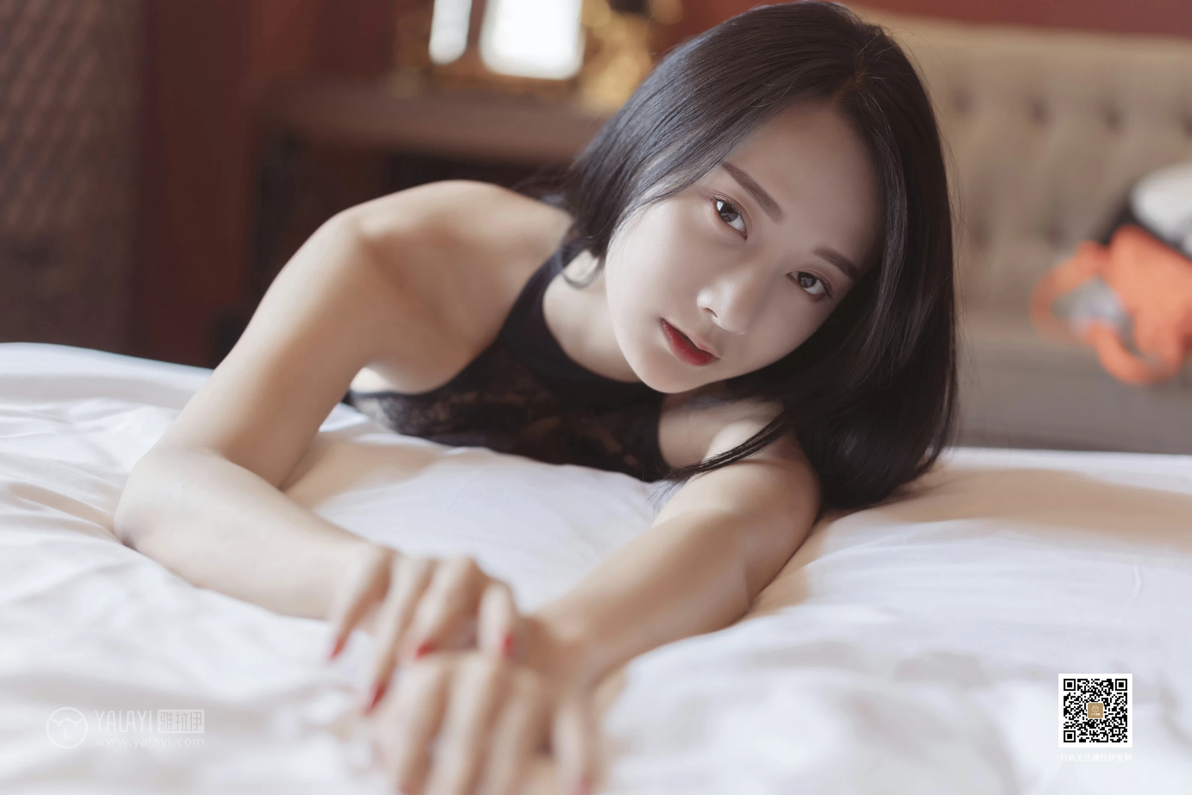 [YALAYI雅拉伊]No.389 睡美人 何嘉颖 黑色透视镂空情趣内衣性感私房写真集第13张