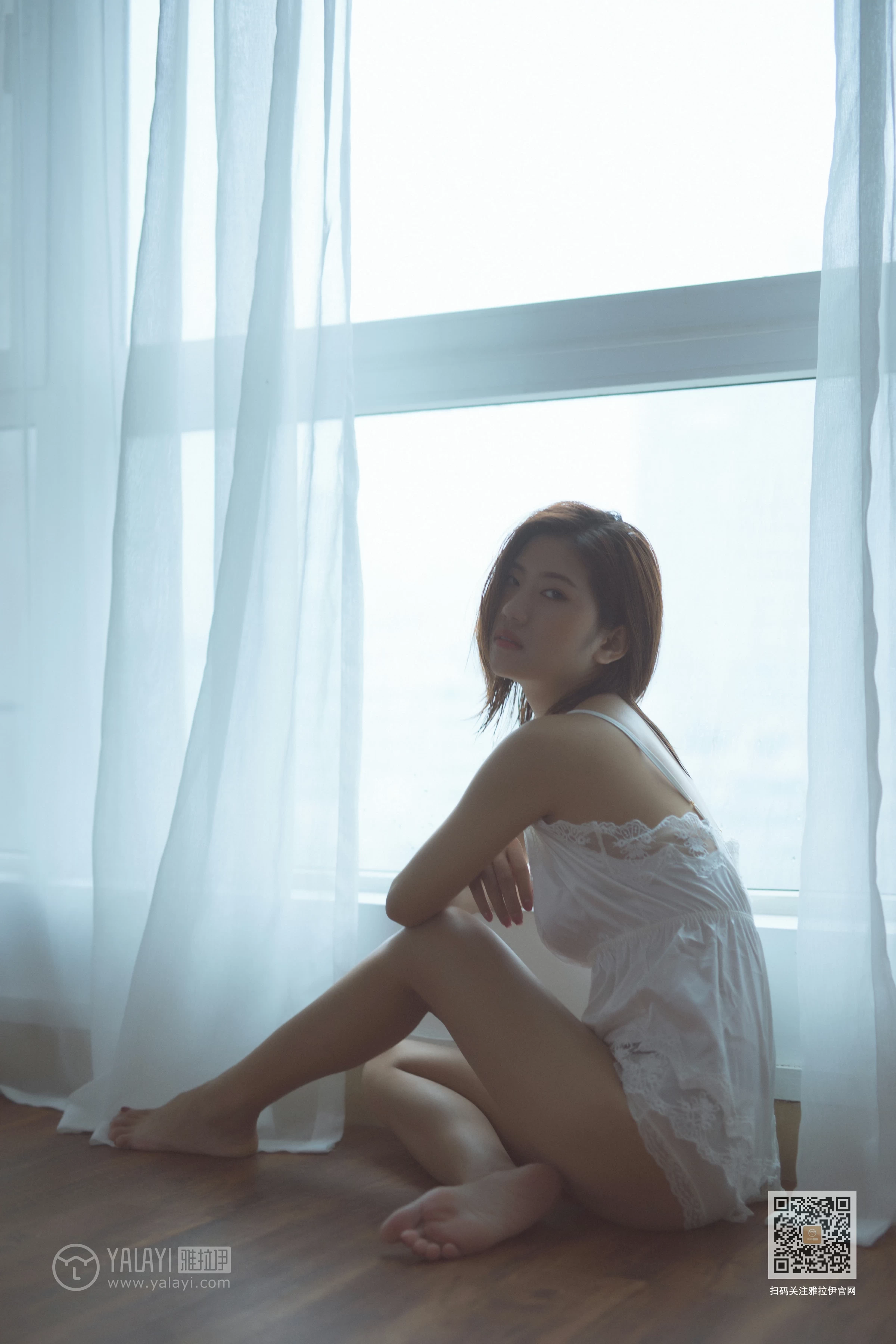 [YALAYI雅拉伊]No.397 念念又不忘 小小 白色吊带蕾丝睡衣性感私房写真集第4张