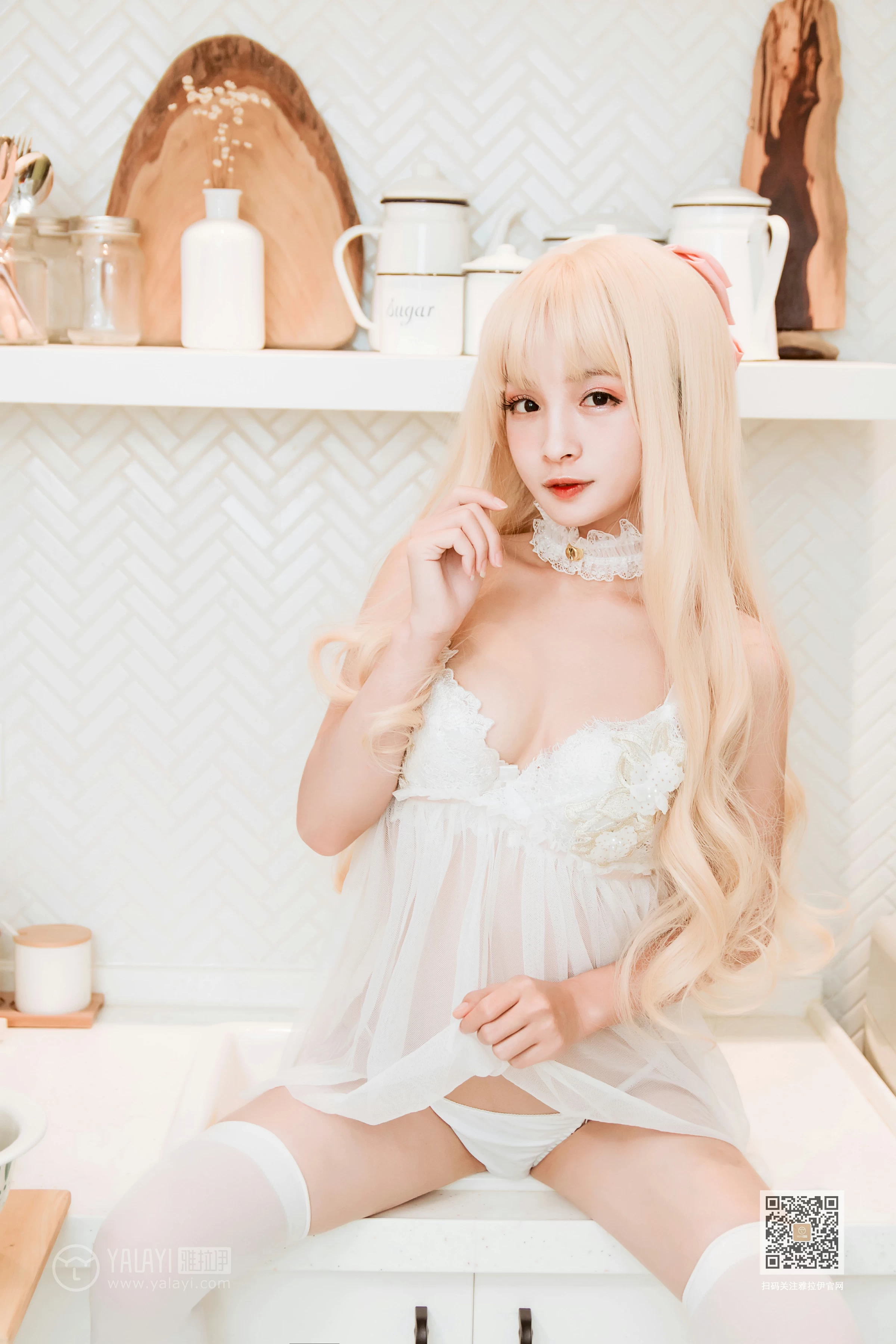 [YALAYI雅拉伊]Vol.425 异世界少女 艾丽 白色透视内衣裙加白色丝袜美腿性感私房写真集第5张
