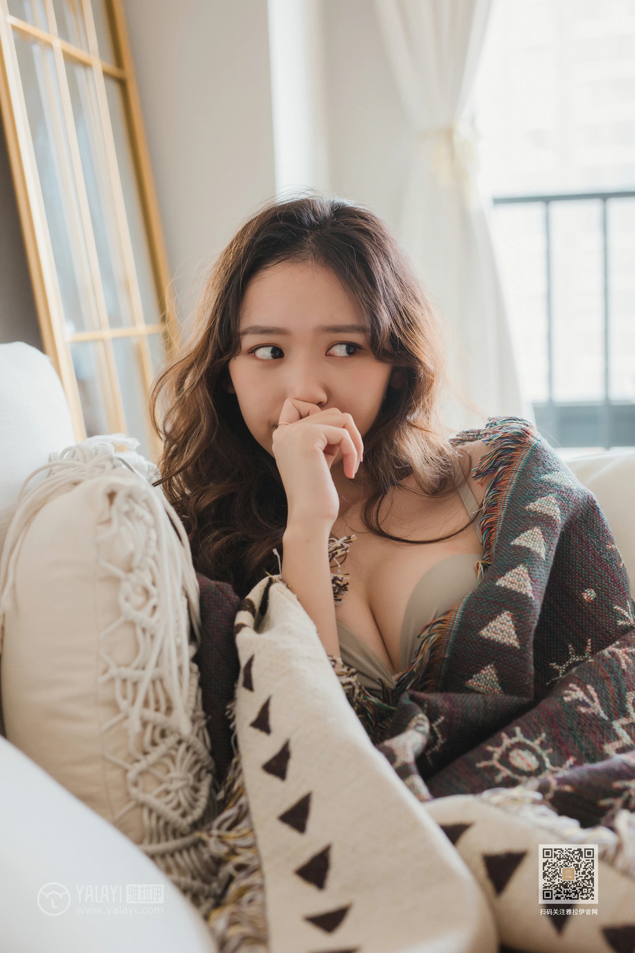 [YALAYI雅拉伊]Vol.496 想你的呵护 晓琳 灰色性感内衣居家私房写真集第2张