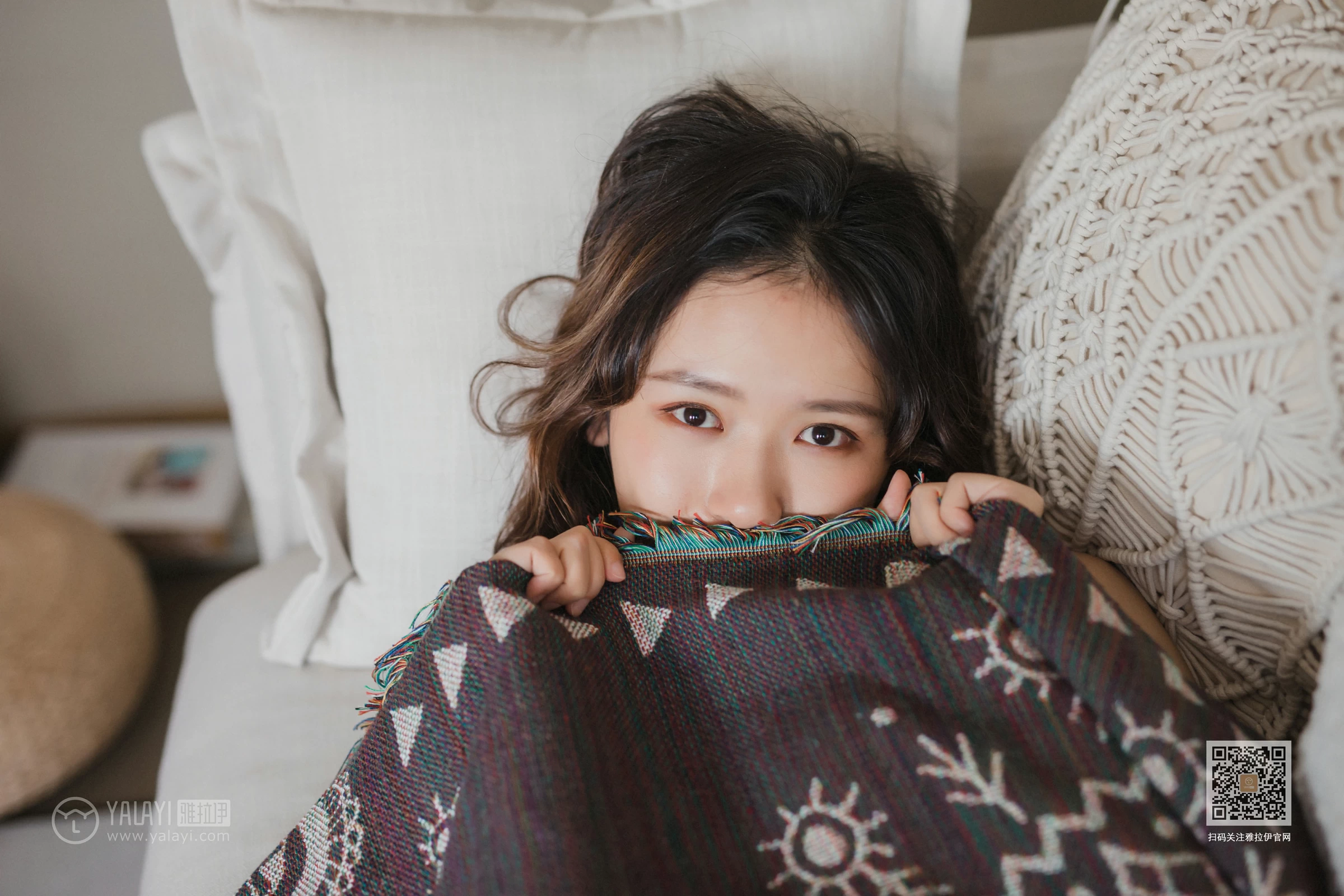 [YALAYI雅拉伊]Vol.496 想你的呵护 晓琳 灰色性感内衣居家私房写真集第14张