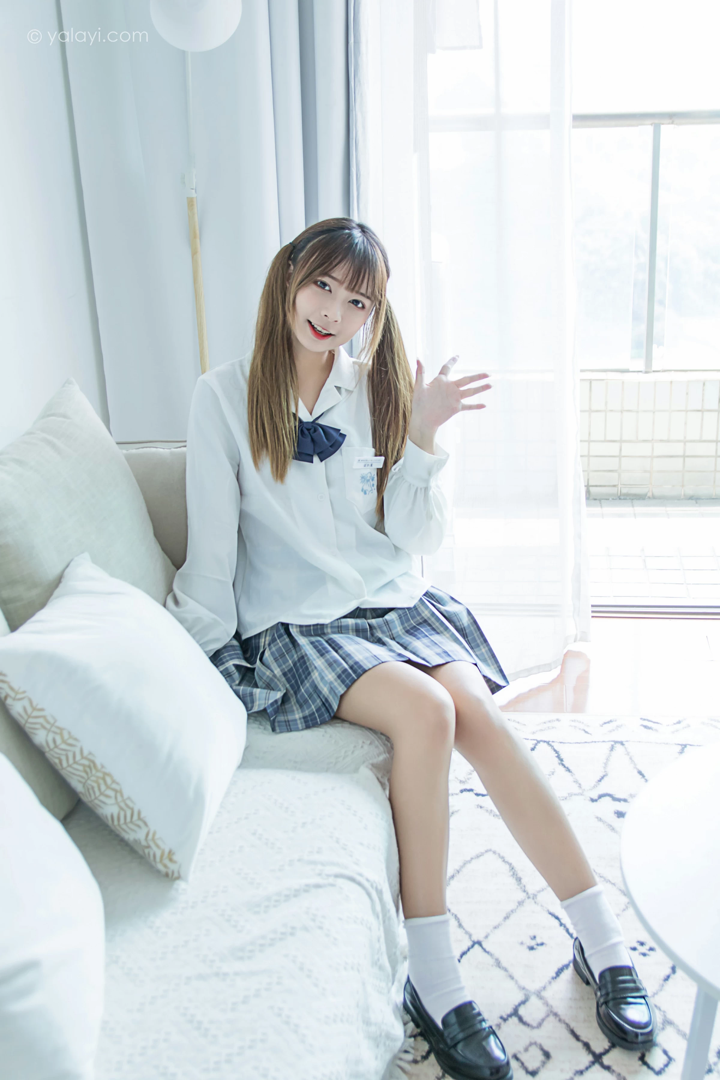 [YALAYI雅拉伊]NO.667 《有我超甜》 阿禾 白色JK制服加格子短裙私房写真集第15张