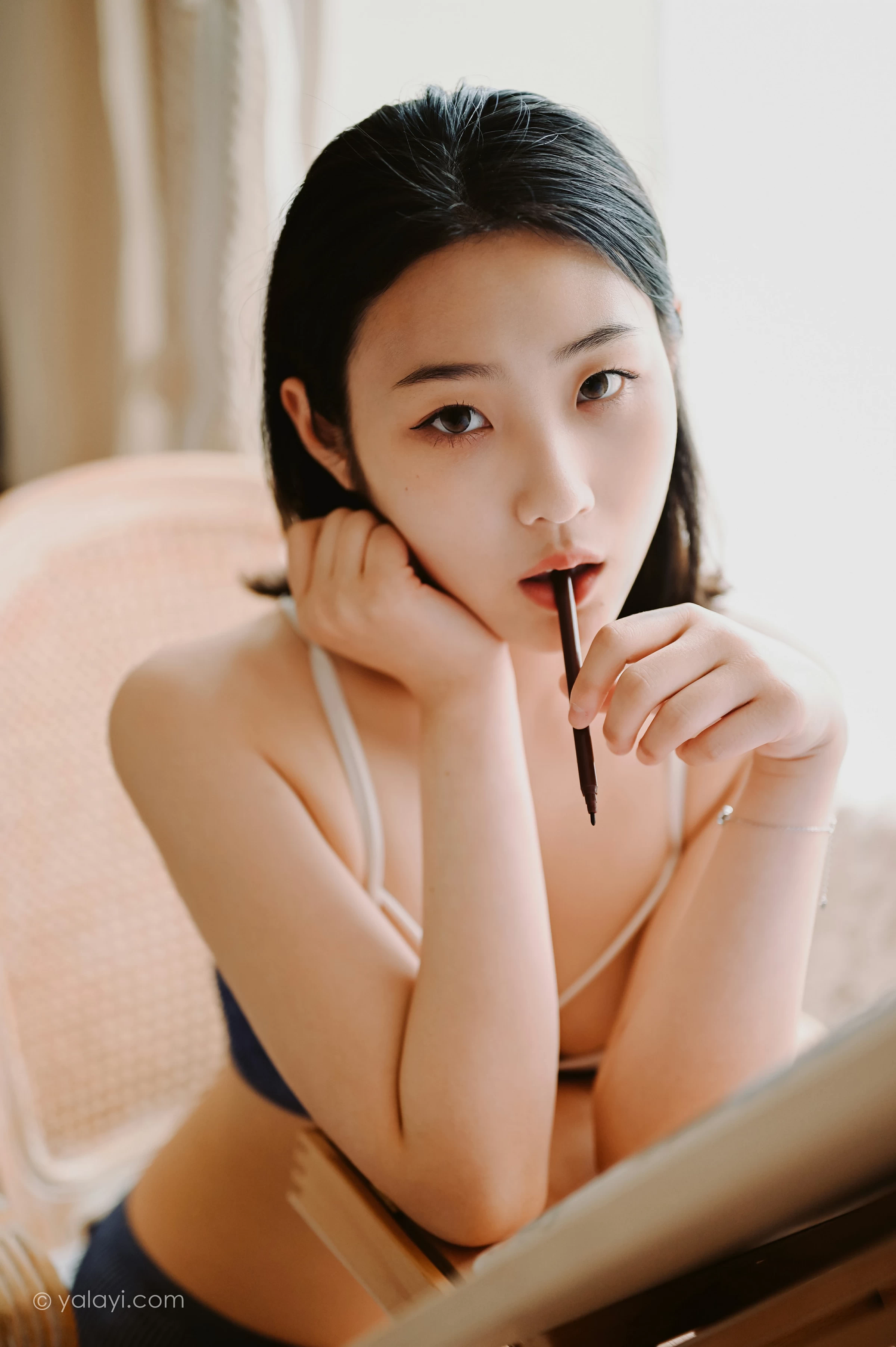 [YALAYI雅拉伊]NO.668 《作画的女孩》 沈伊 灰色内衣性感私房写真集第5张