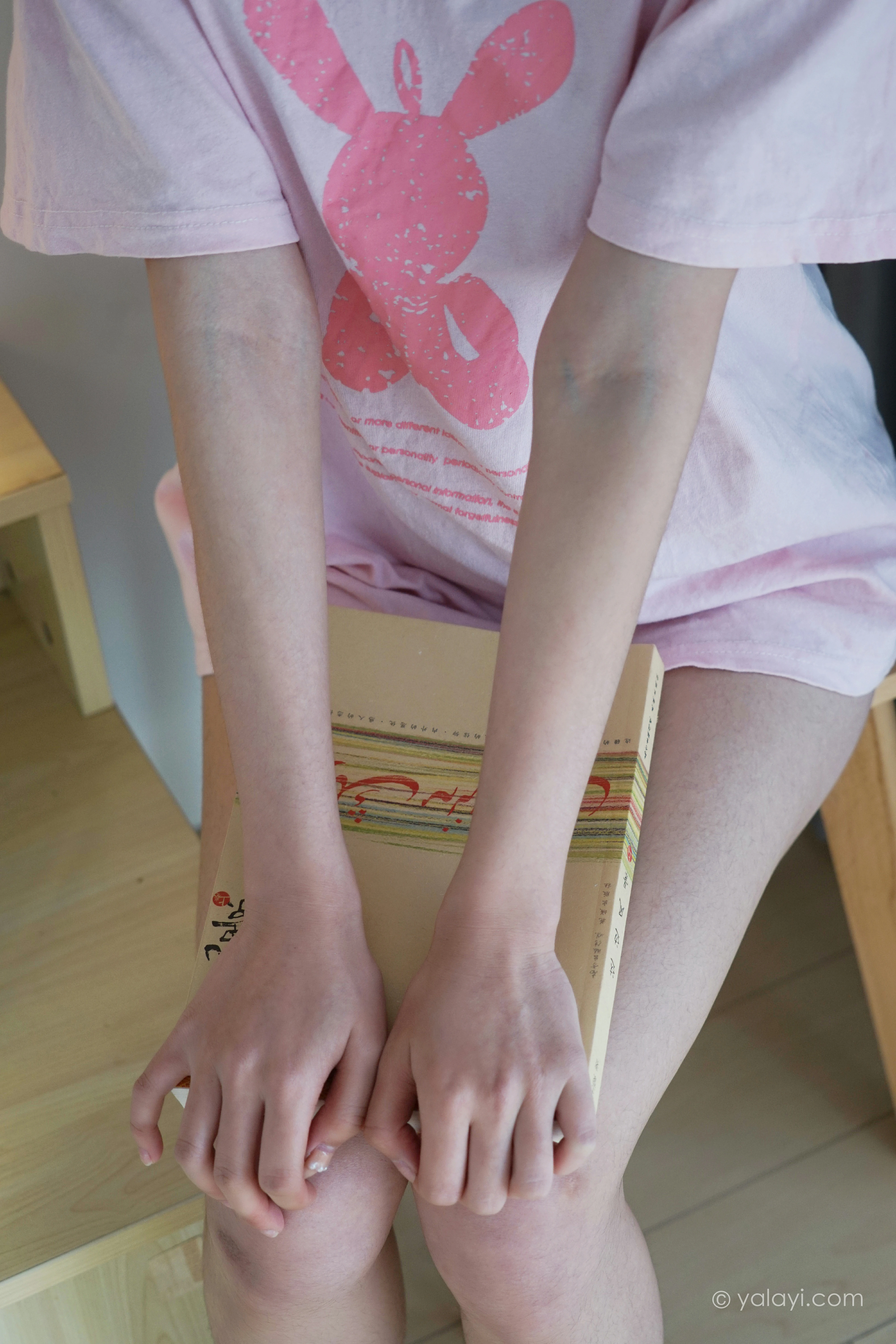 [YALAYI雅拉伊]NO.791 这边风景 小乔 粉色短袖居家性感写真集第8张