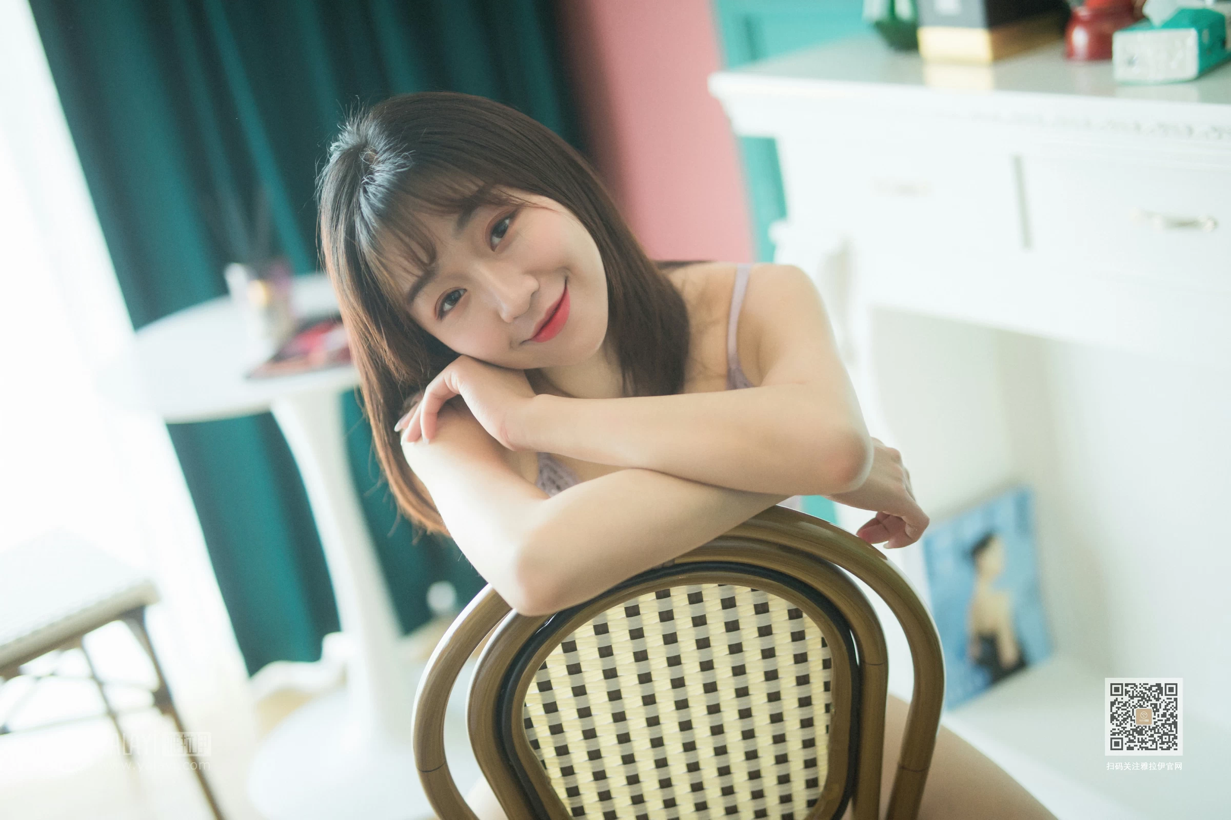 [YALAYI雅拉伊]NO.655 《给我一个吻》 小颖 灰色蕾丝内衣居家性感私房写真集第5张