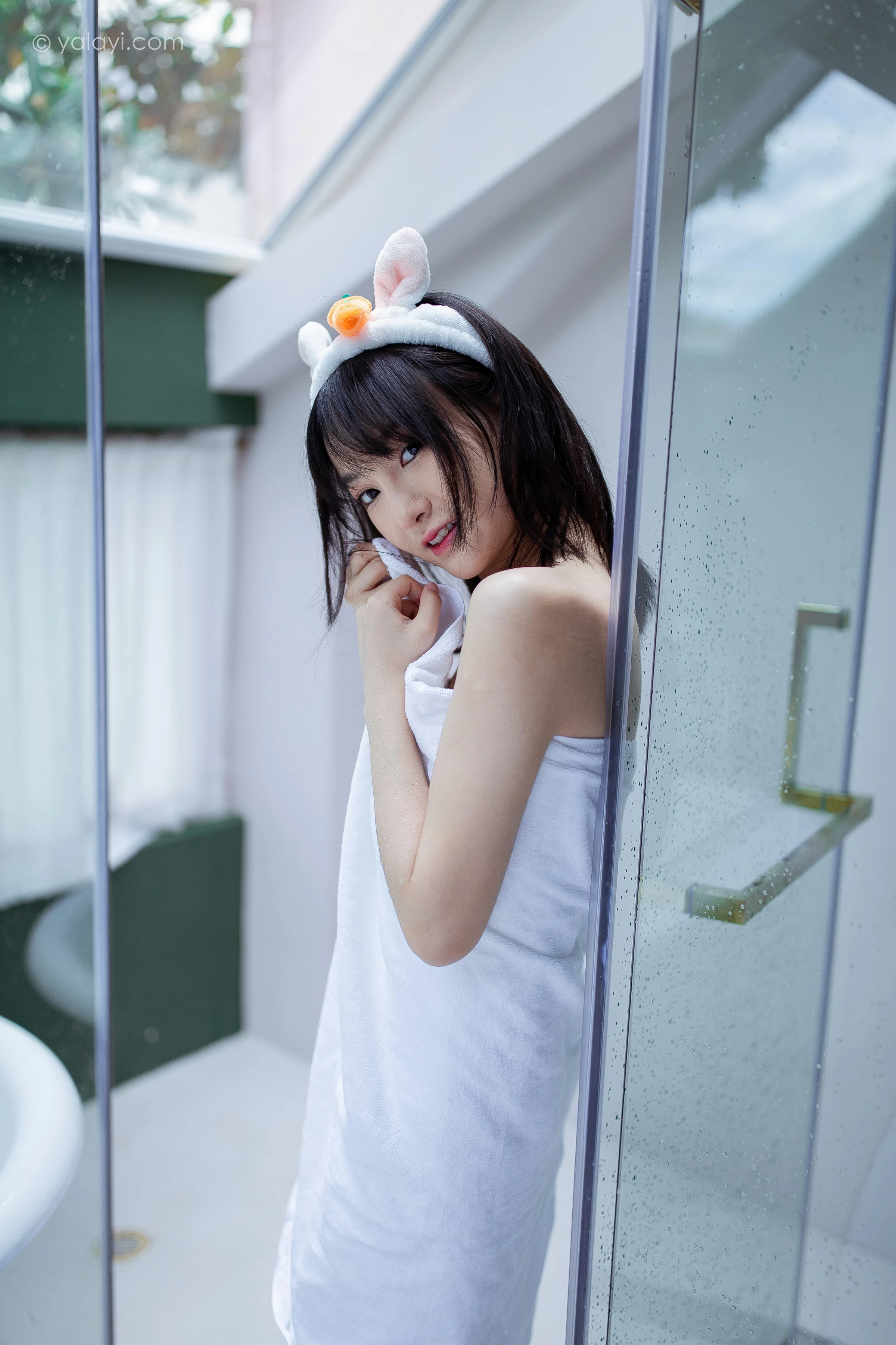 [YALAYI雅拉伊]NO.684 《清凉一夏》 落落 白色浴袍性感私房写真集第4张