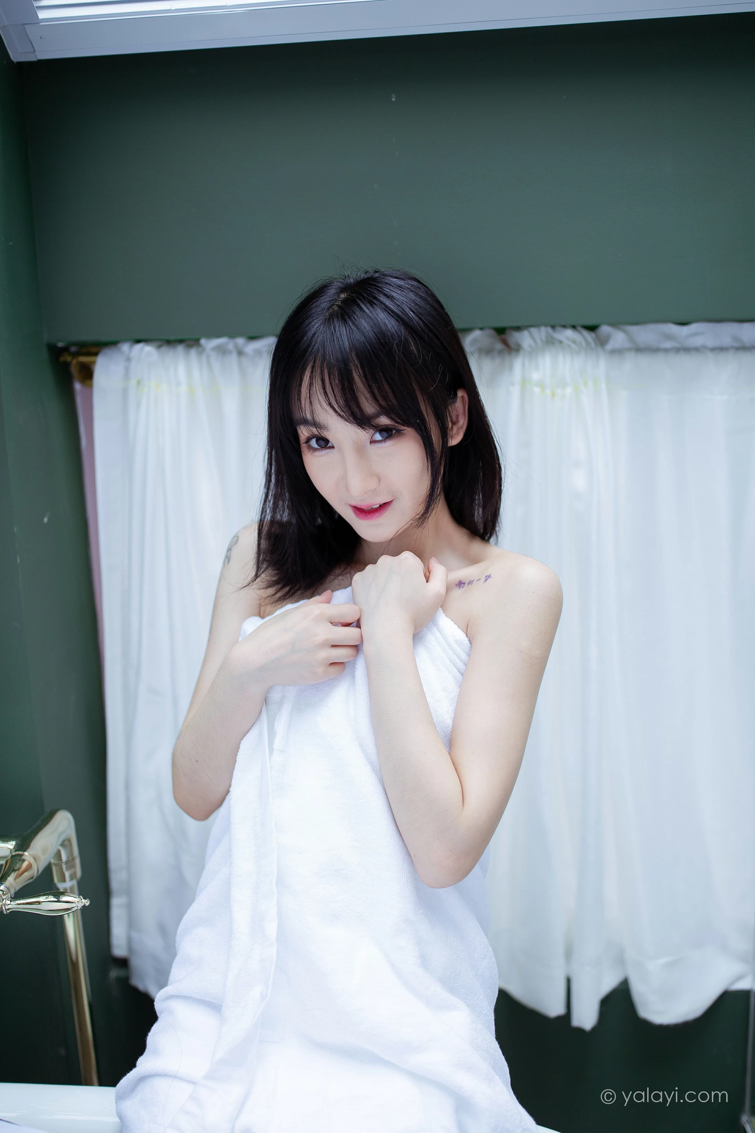 [YALAYI雅拉伊]NO.684 《清凉一夏》 落落 白色浴袍性感私房写真集第13张