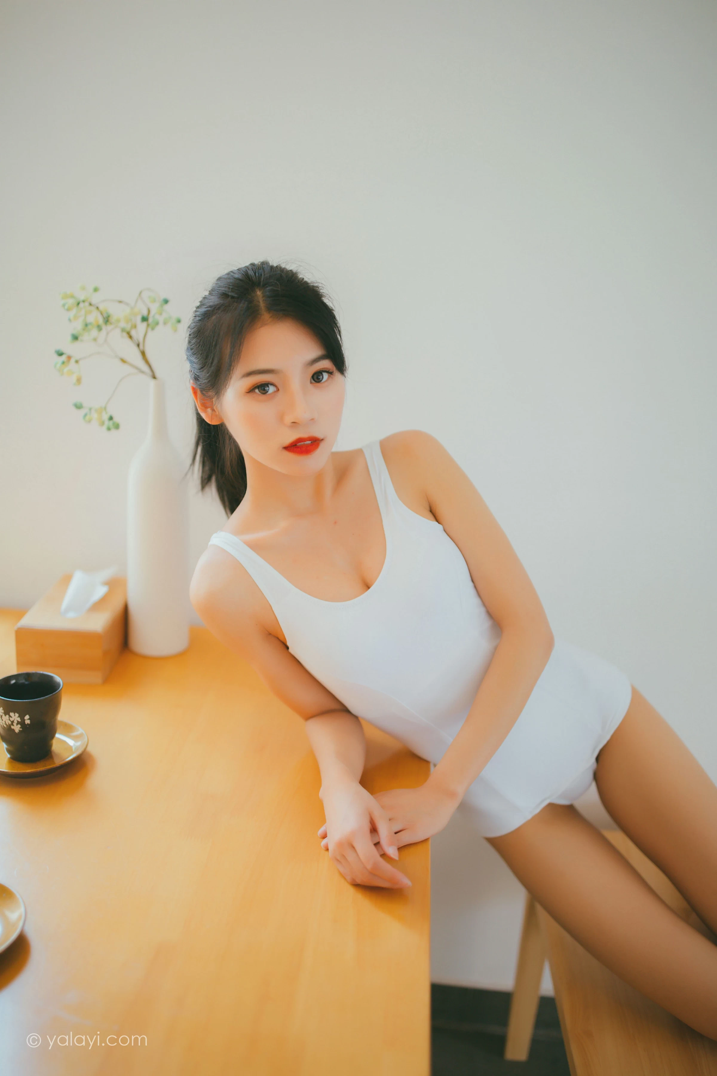 [YALAYI雅拉伊]NO.660 《消暑少女》 丽雅 白色连体体操服性感私房写真集第5张