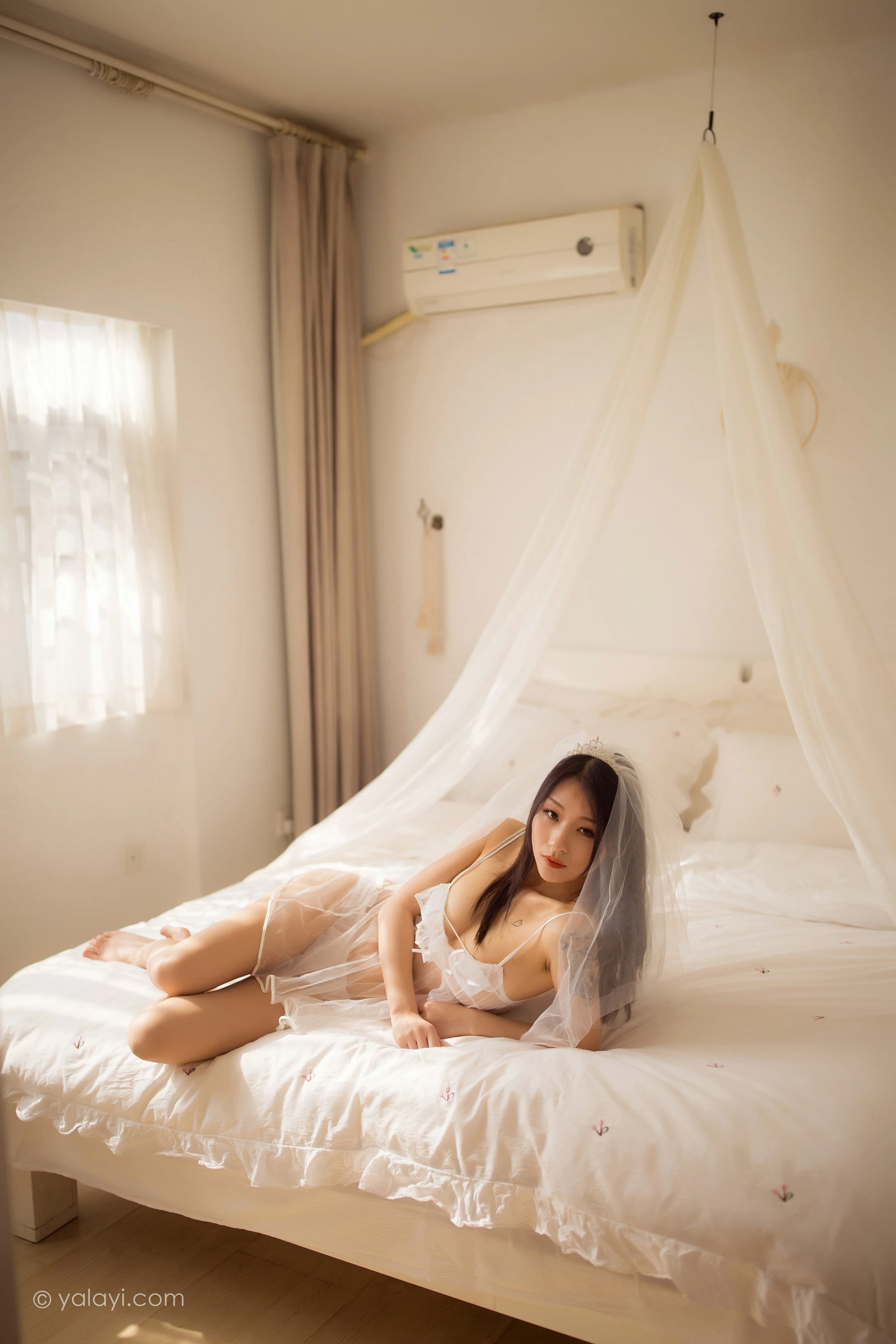 [YALAYI雅拉伊]NO.713 《等风也等你》 优优 白色透视情趣婚纱加情趣内衣性感私房写真集第6张