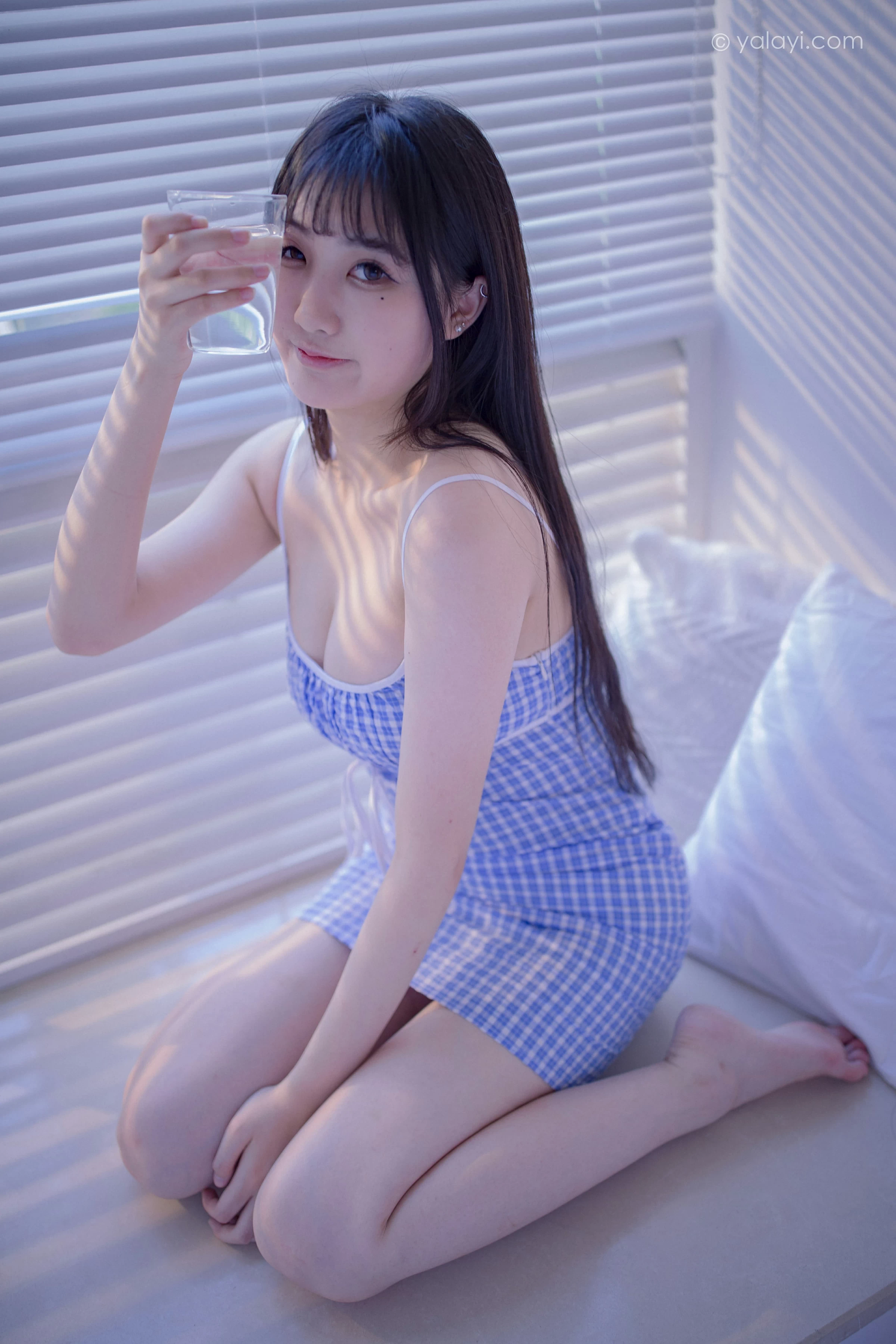 [YALAYI雅拉伊]NO.687 《蓝》 瓶儿 蓝色紧身吊带连衣裙性感私房写真集第9张