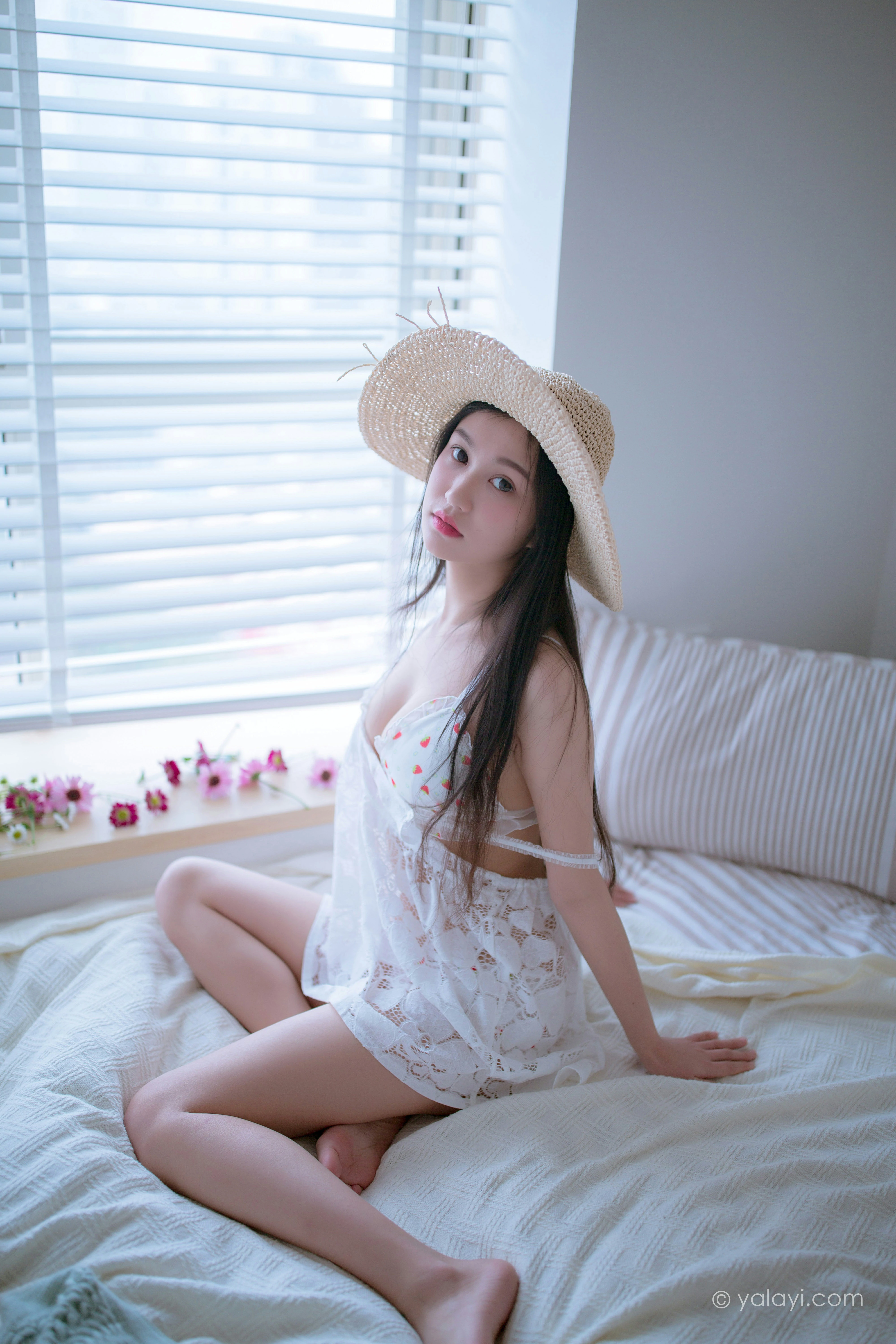 [YALAYI雅拉伊]NO.806 羞花 仙儿 白色镂空连衣裙加蕾丝内衣性感私房写真集第10张