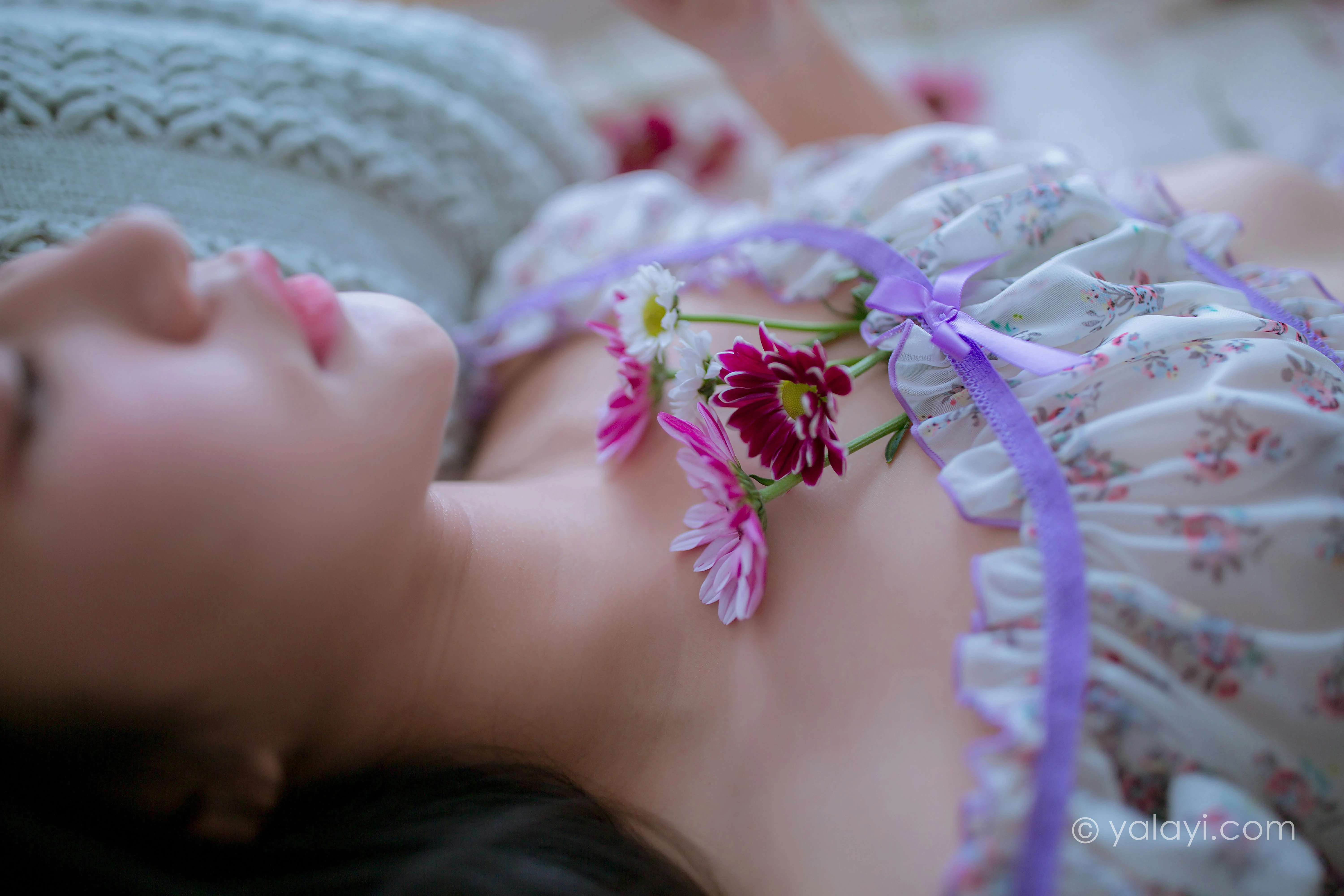 [YALAYI雅拉伊]NO.806 羞花 仙儿 白色镂空连衣裙加蕾丝内衣性感私房写真集第15张