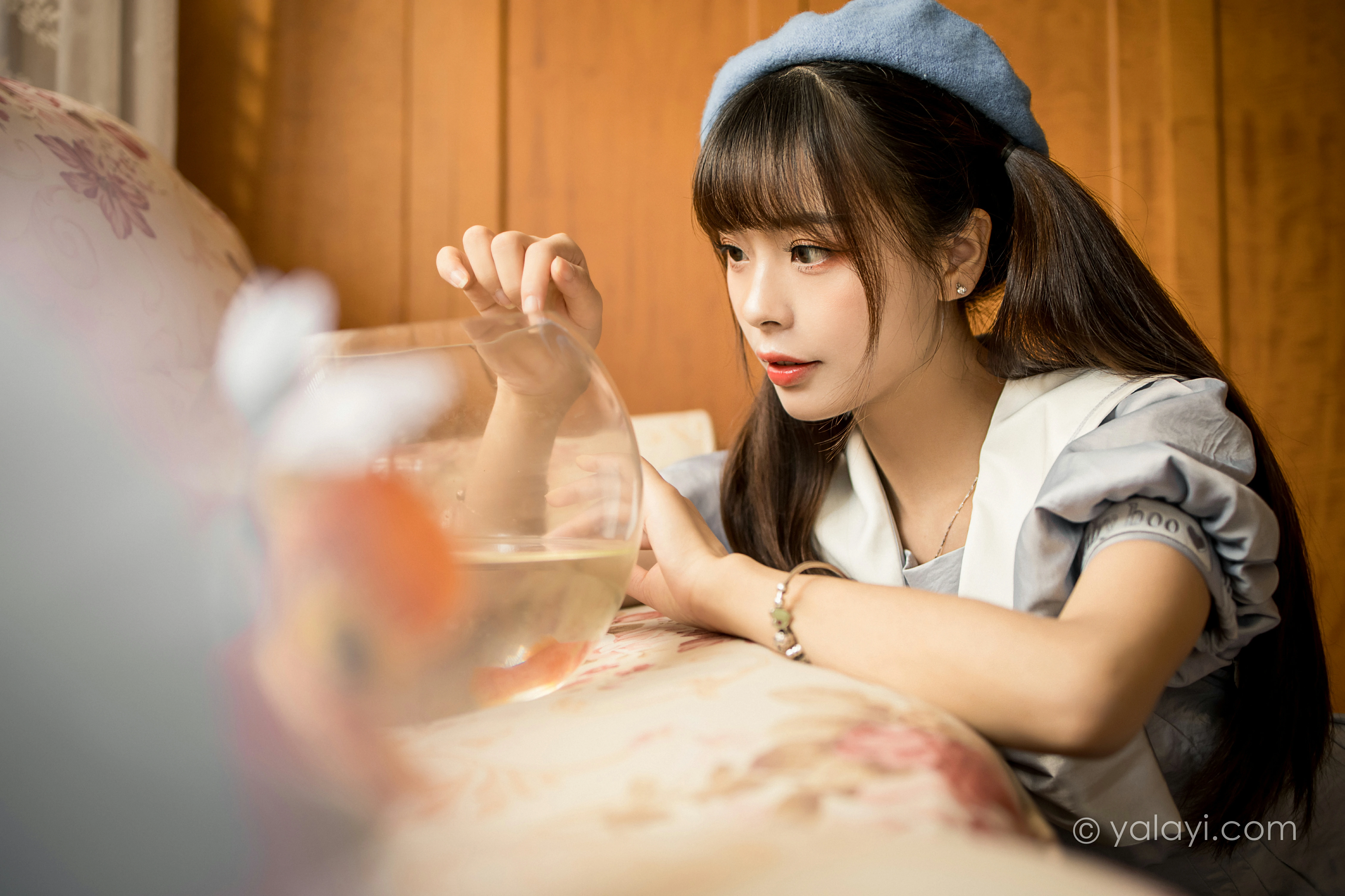 [YALAYI雅拉伊]NO.859 JK水手制服 程小蝶 灰色连身制服居家清纯写真集第5张