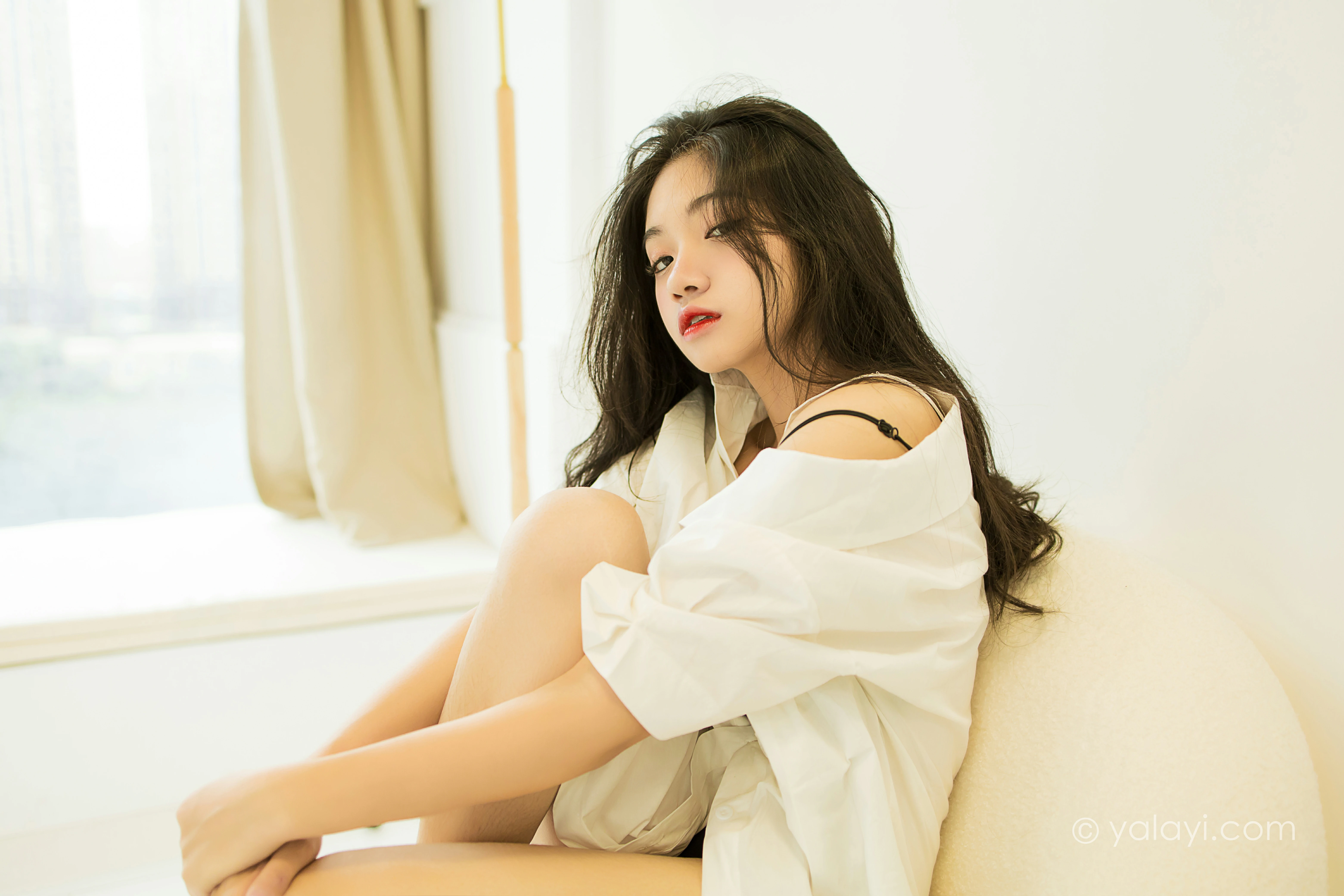 [YALAYI雅拉伊]NO.846 亲密爱人 孙小怡 白色衬衫加内衣性感私房写真集第8张