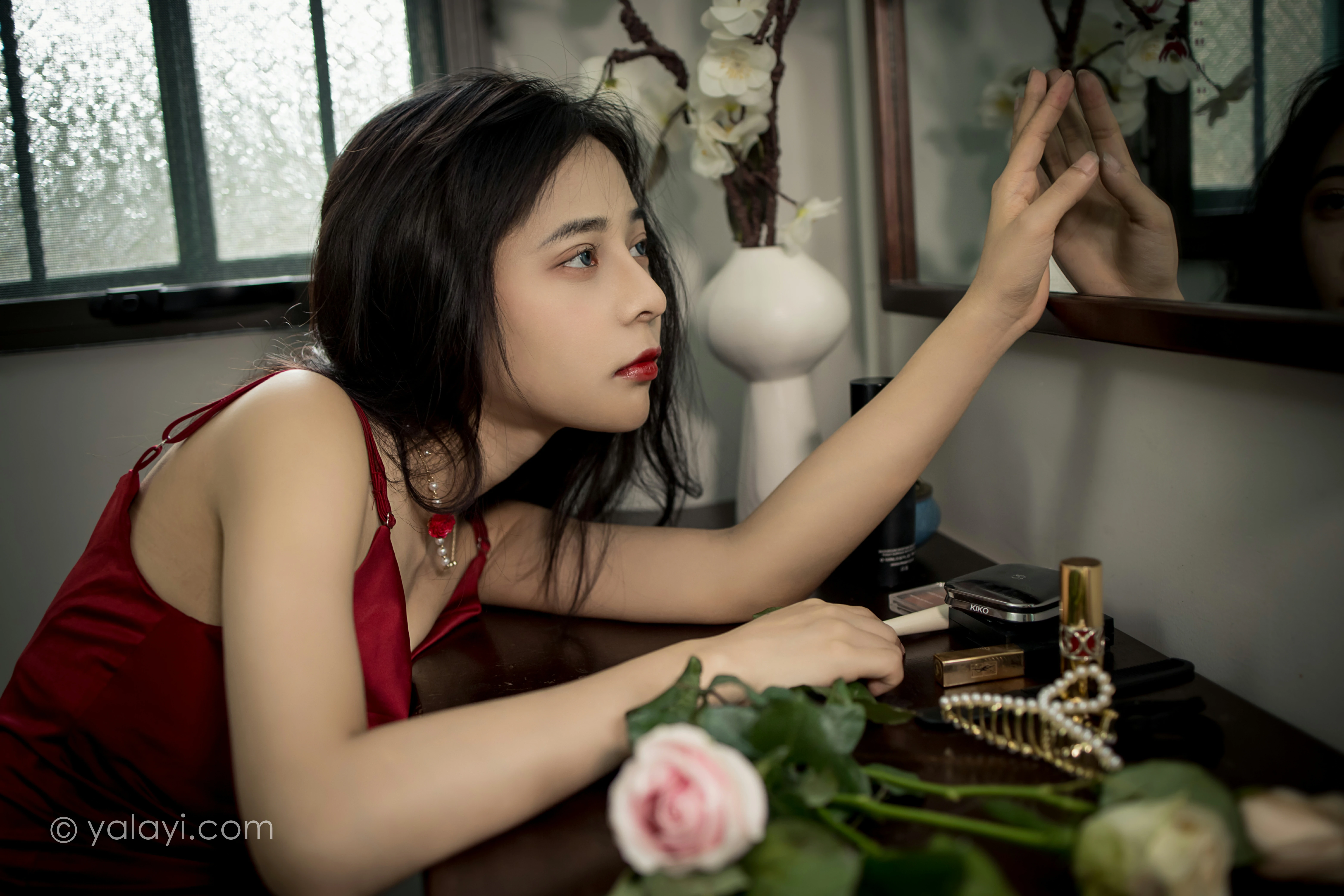 [YALAYI雅拉伊]NO.848 红颜 诗咏 红色吊带连衣裙居家性感写真集第4张