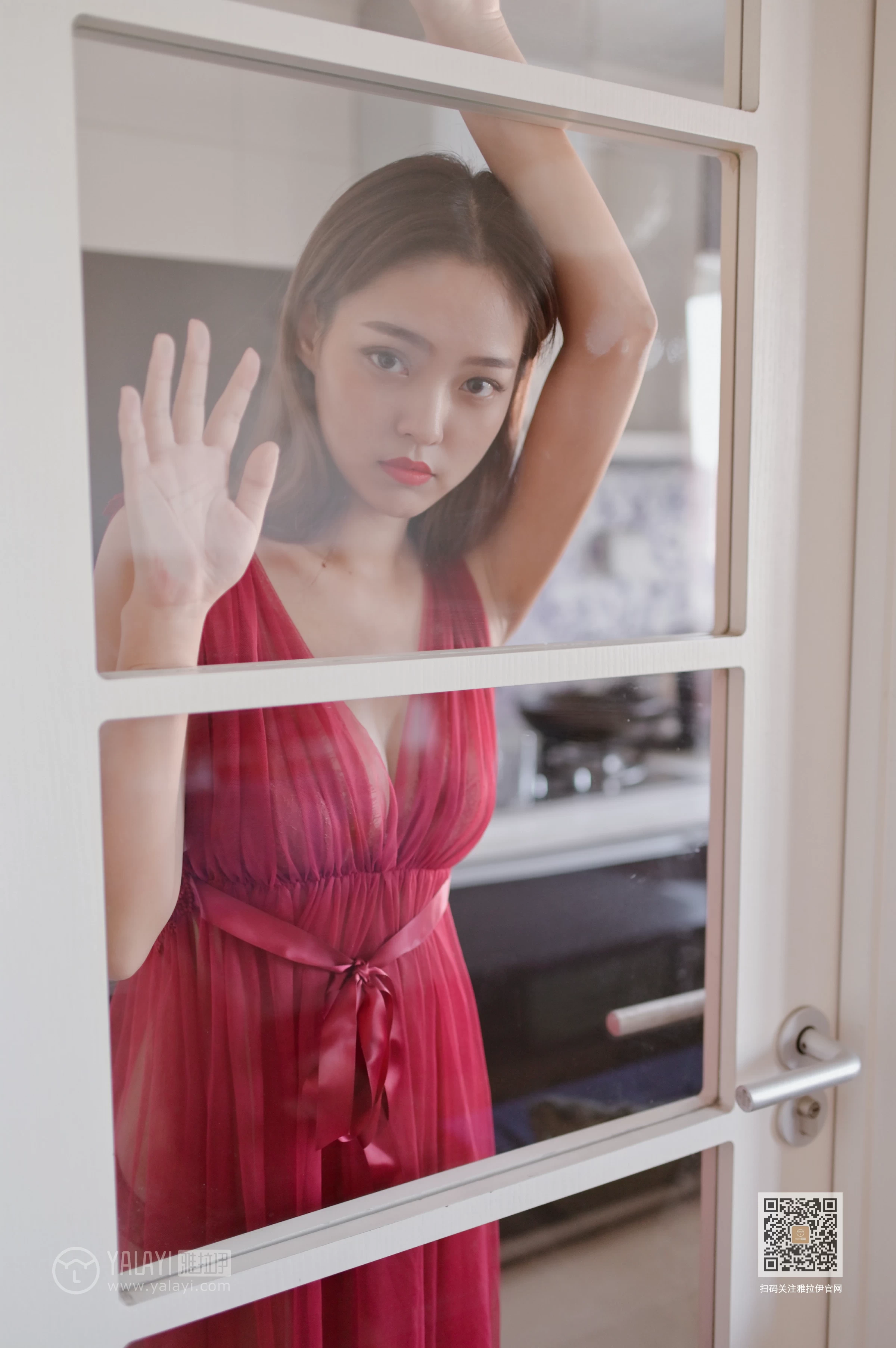 [YALAYI雅拉伊]Vol.446 红拂女 出尘 白色透视情趣连衣裙居家性感私房写真集第2张