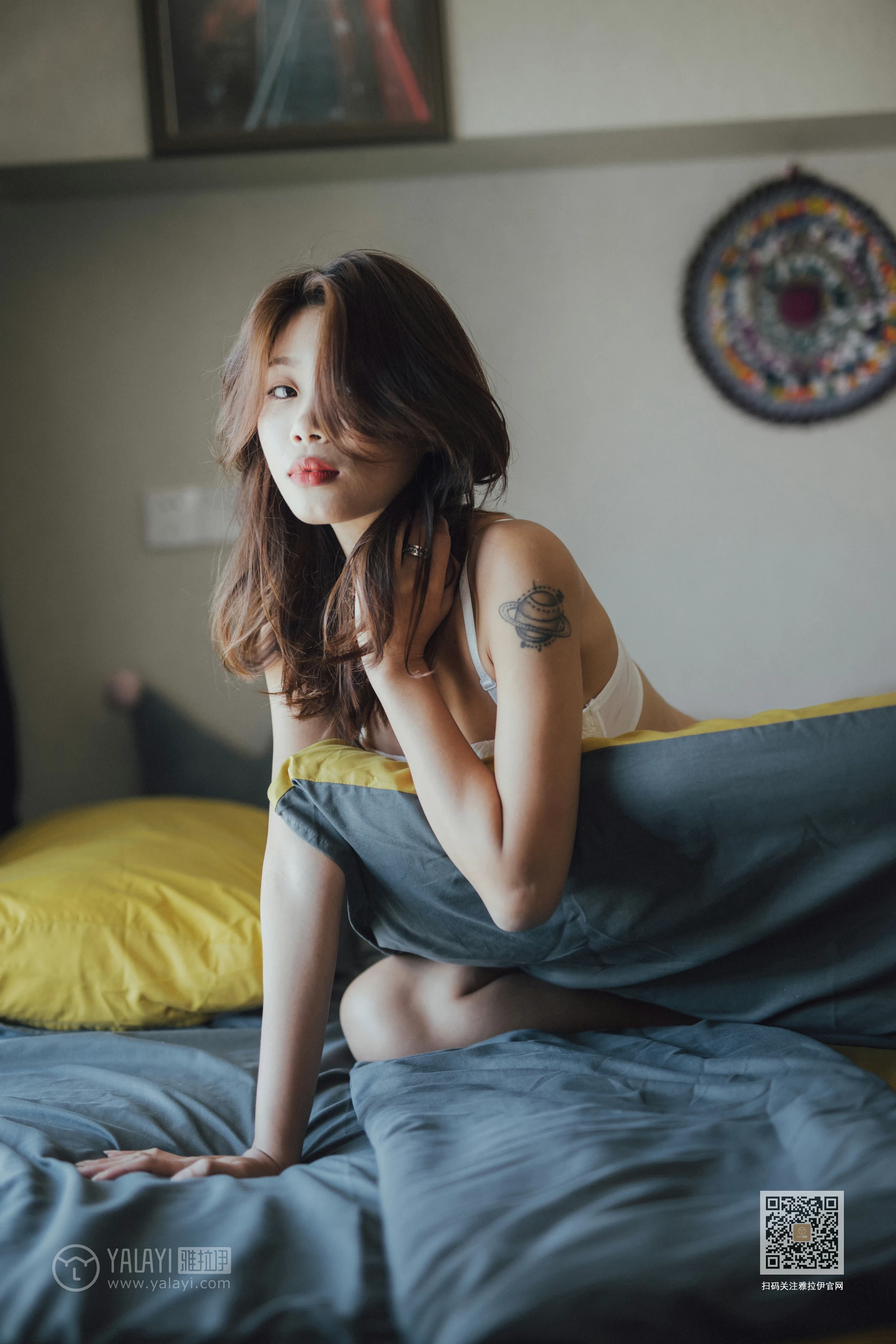 [YALAYI雅拉伊]Vol.448 靡靡之音 静初 白色蕾丝内衣居家性感私房写真集第3张