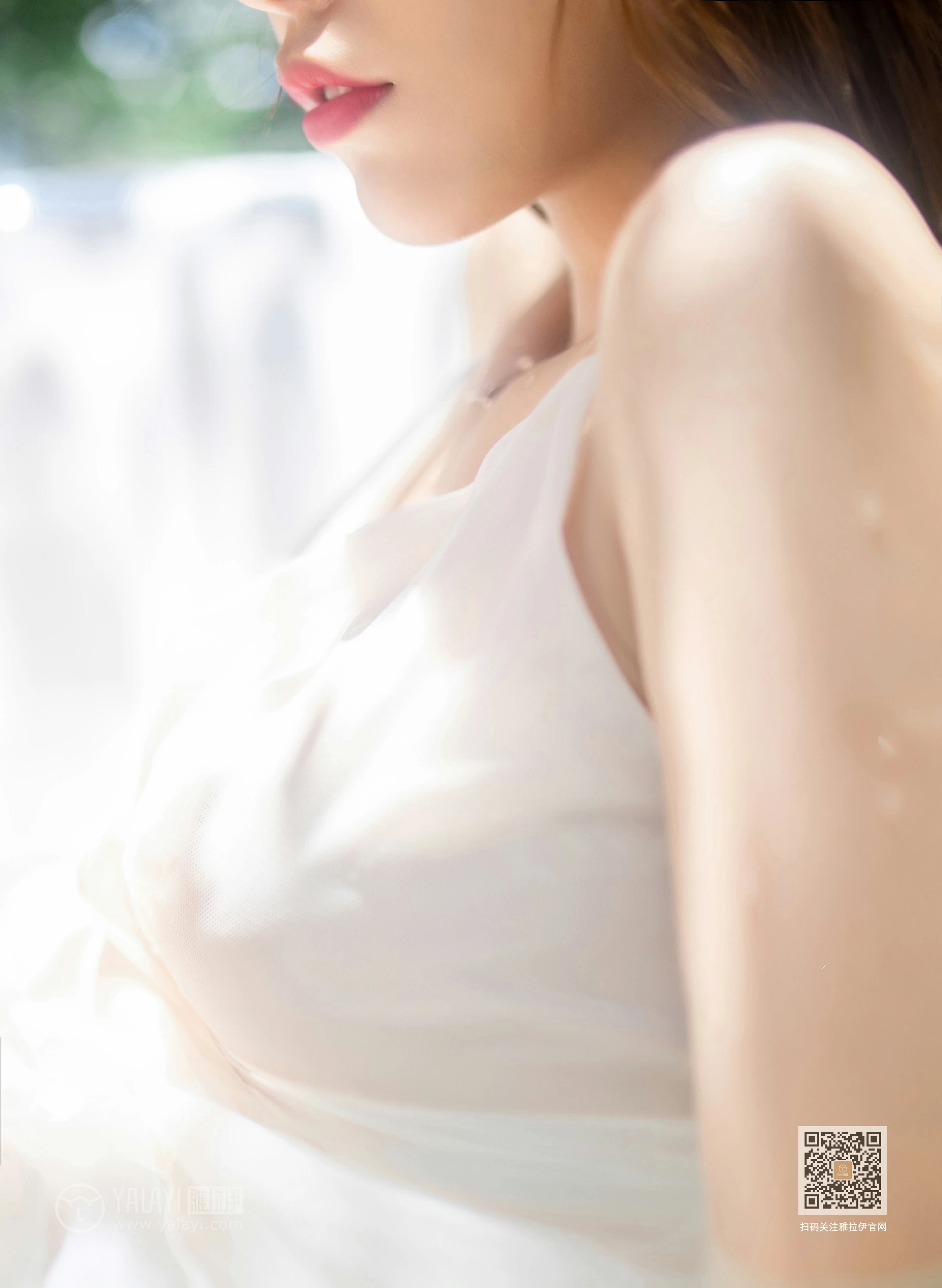 [YALAYI雅拉伊]Vol.453 天浴 令狐美 白色吊带透视连衣裙性感私房写真集第8张