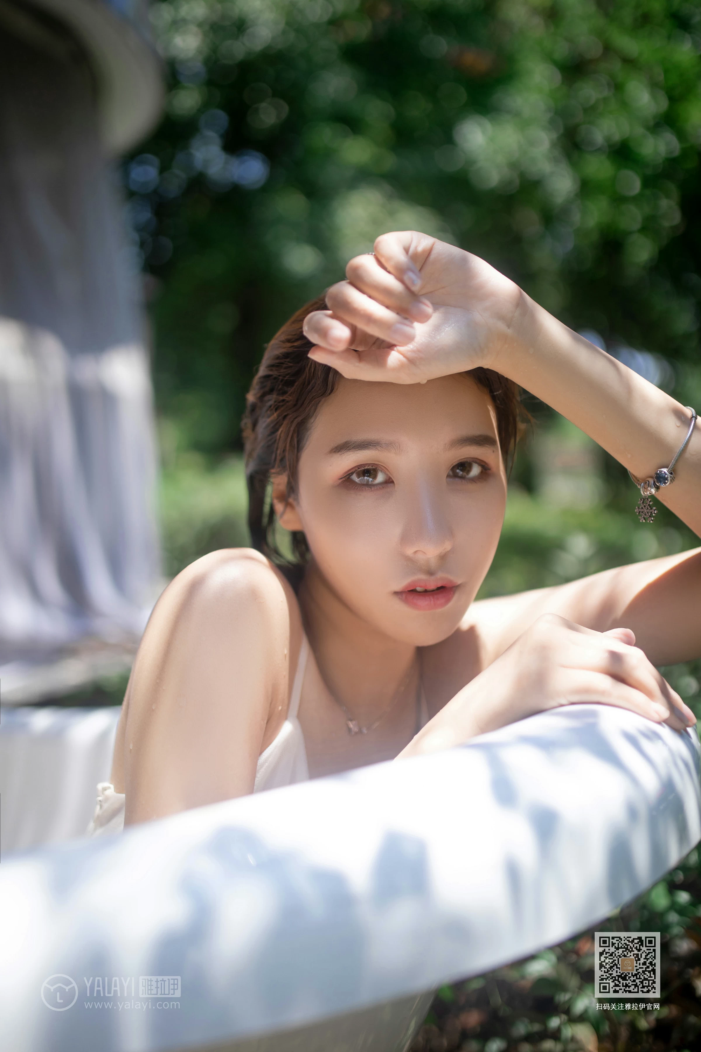 [YALAYI雅拉伊]Vol.453 天浴 令狐美 白色吊带透视连衣裙性感私房写真集第12张