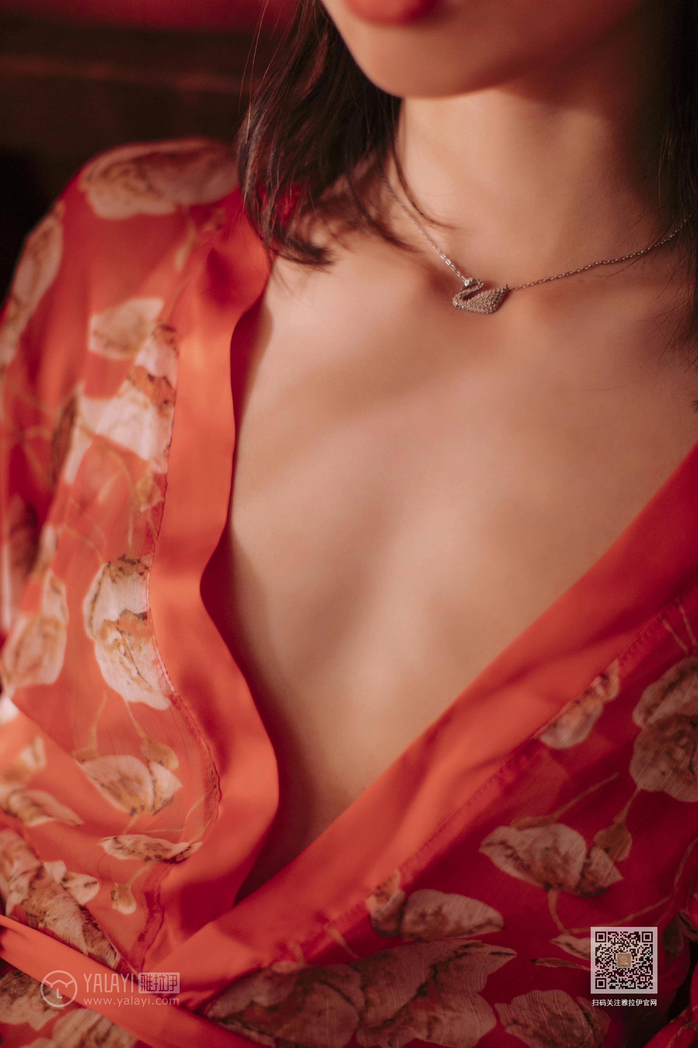 [YALAYI雅拉伊]Vol.460 红妆写真 佳佳 红色睡衣居家性感私房写真集第6张