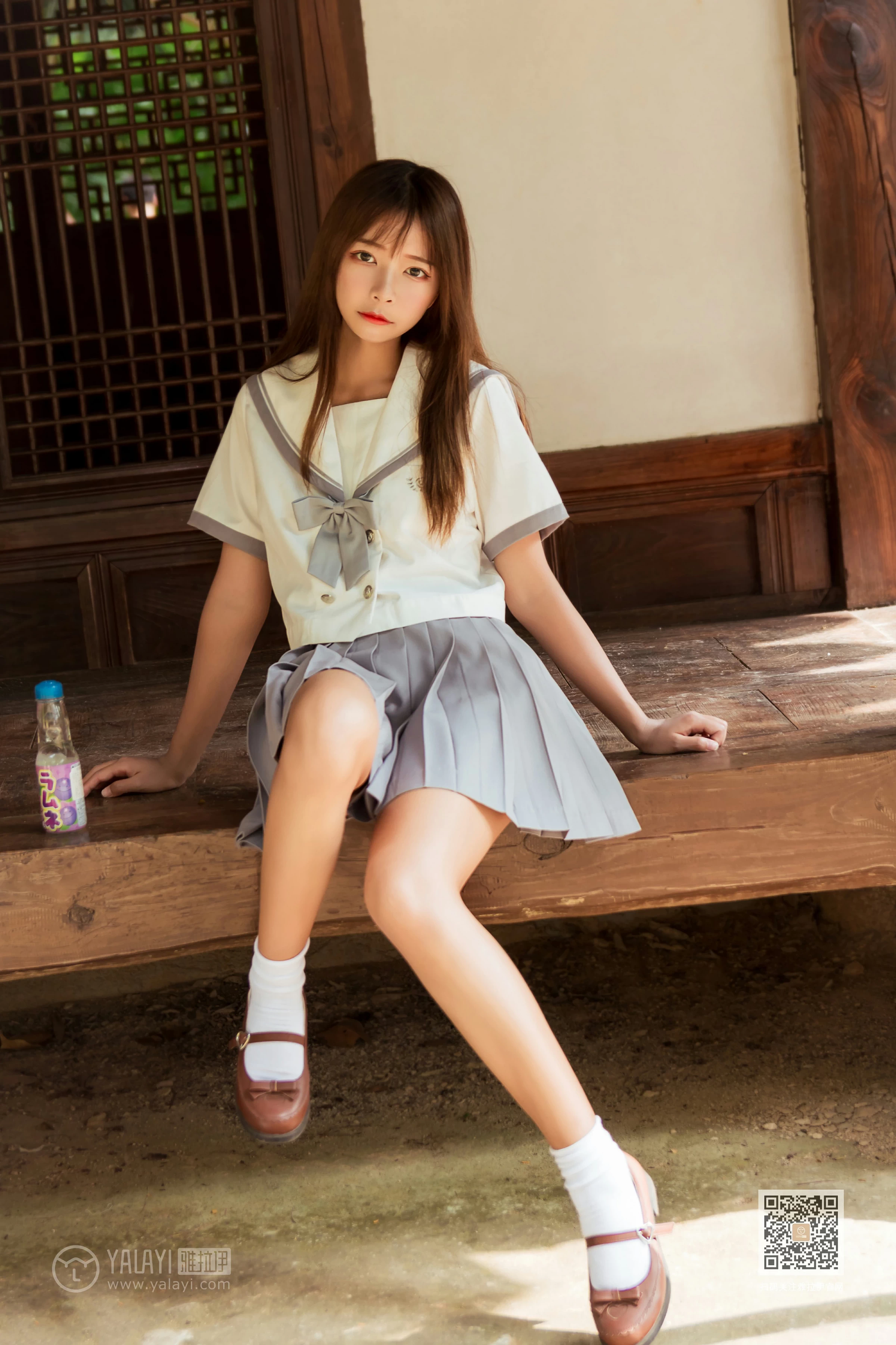 [YALAYI雅拉伊]Vol.471 越秀百褶裙少女 阿禾 日本高中女生制服加短裙性感私房写真集第4张