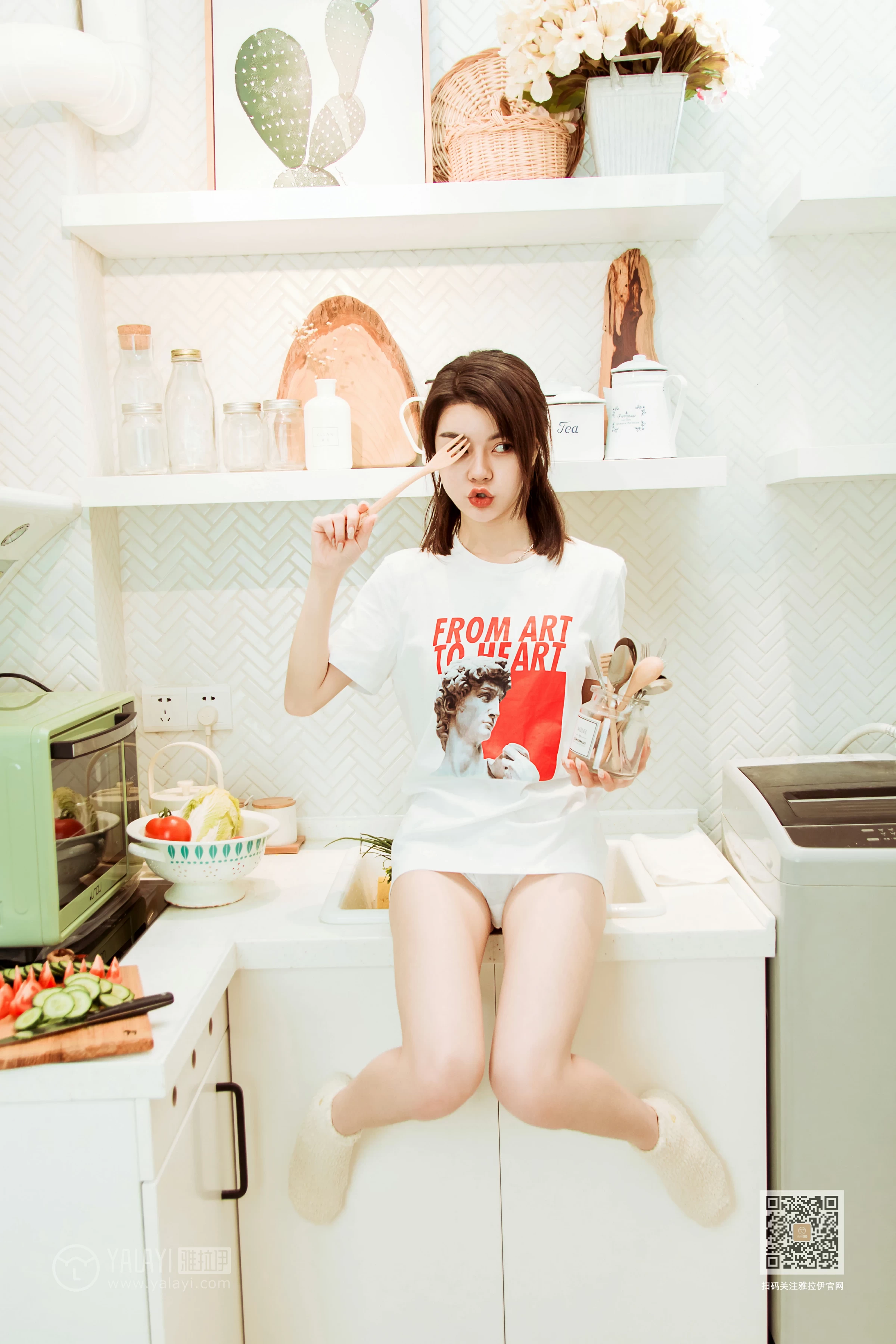 [YALAYI雅拉伊]Vol.554 蓉蓉的瘦身餐 白色短袖加白色蕾丝内裤性感私房写真集第5张