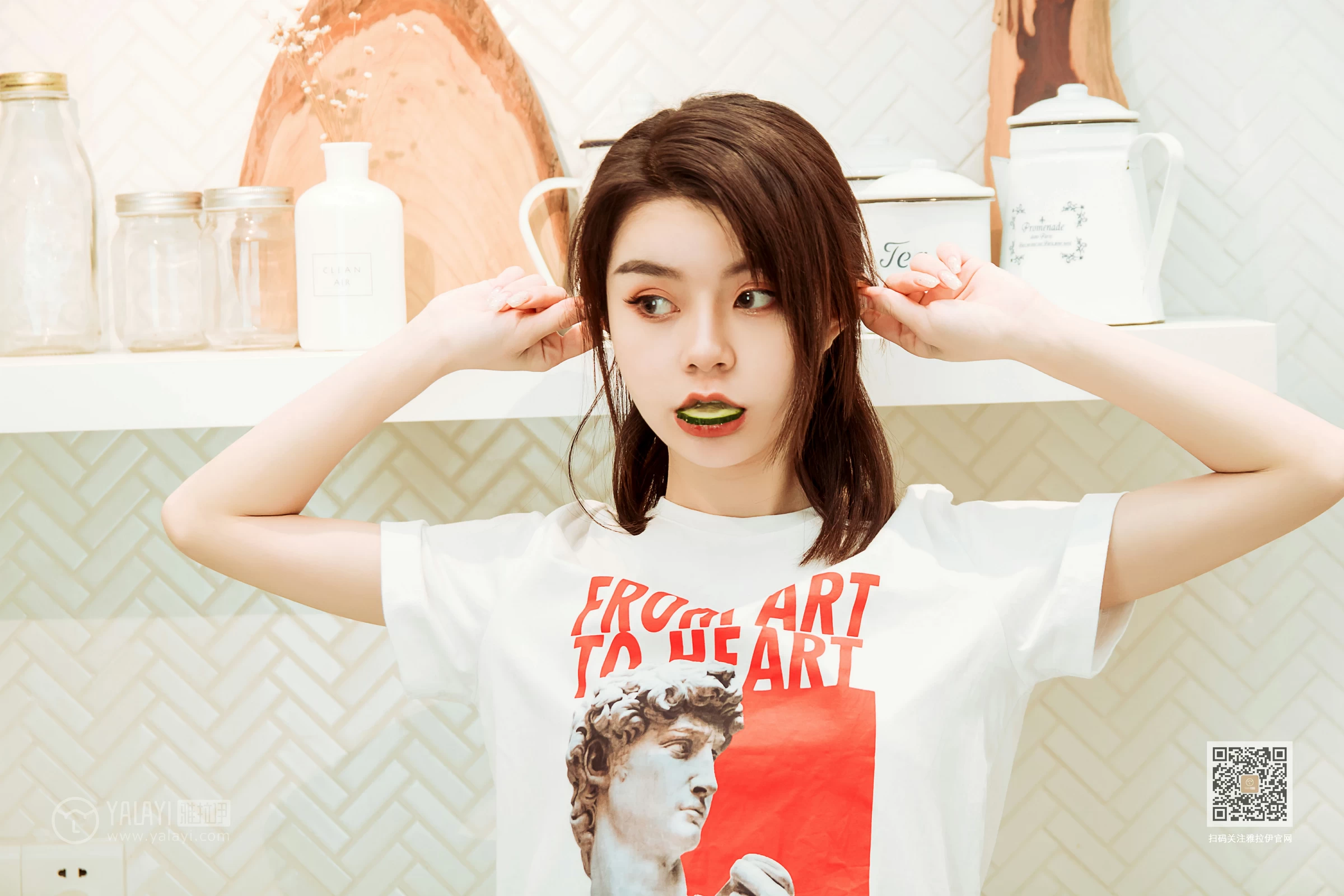 [YALAYI雅拉伊]Vol.554 蓉蓉的瘦身餐 白色短袖加白色蕾丝内裤性感私房写真集第6张