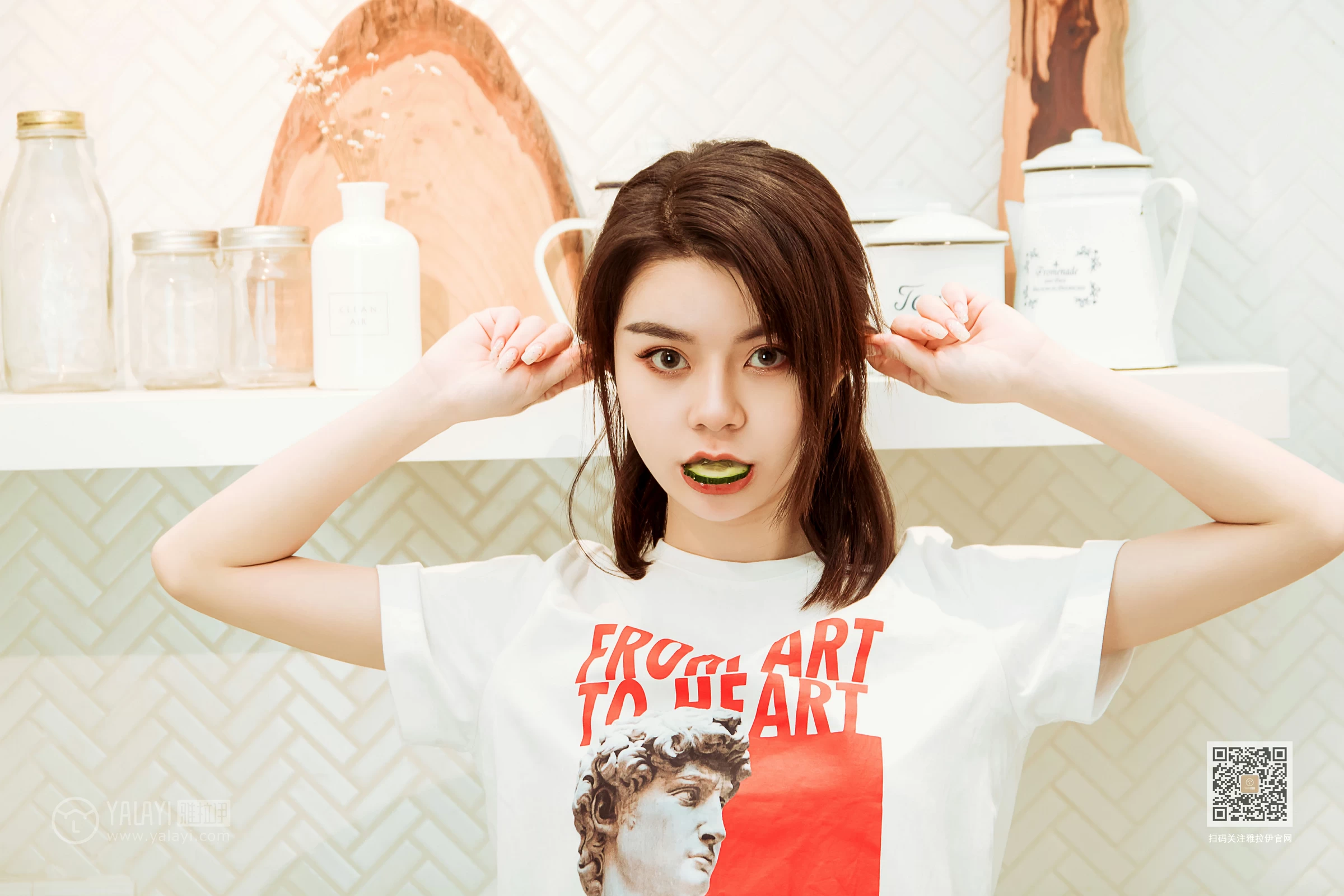 [YALAYI雅拉伊]Vol.554 蓉蓉的瘦身餐 白色短袖加白色蕾丝内裤性感私房写真集第7张