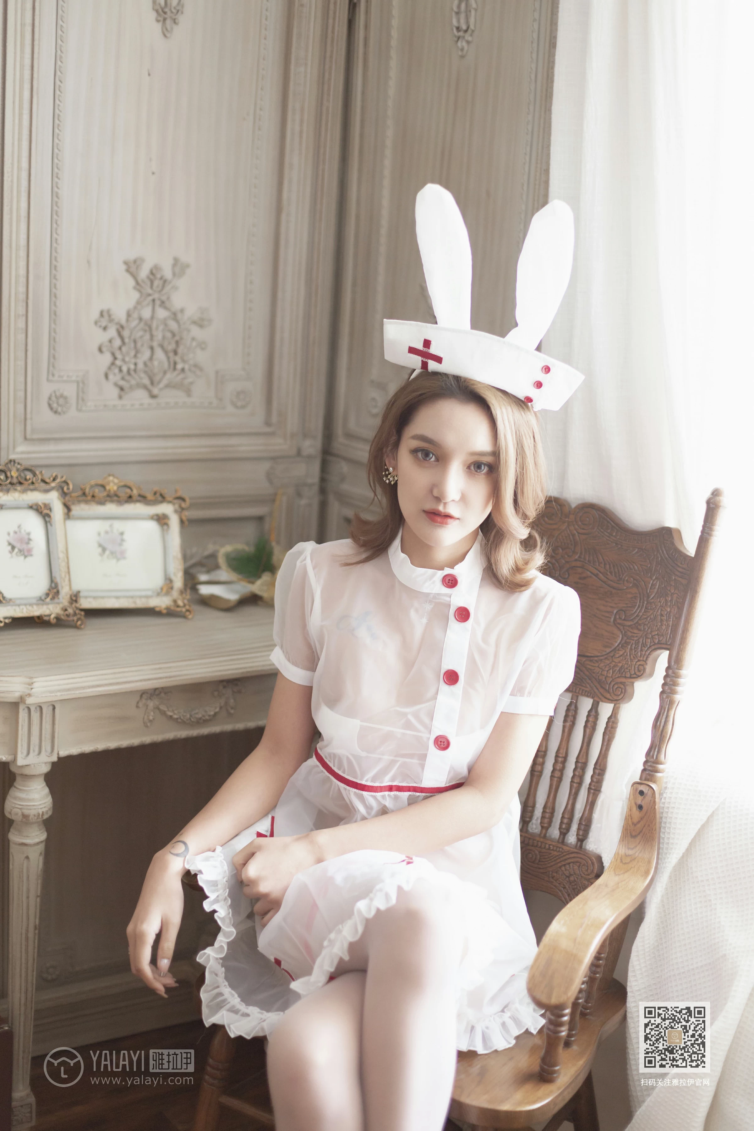 [YALAYI雅拉伊]Vol.556 最美守护者 刘子炀 透视情趣护士制服加白色丝袜美腿玉足性感私房写真集第8张