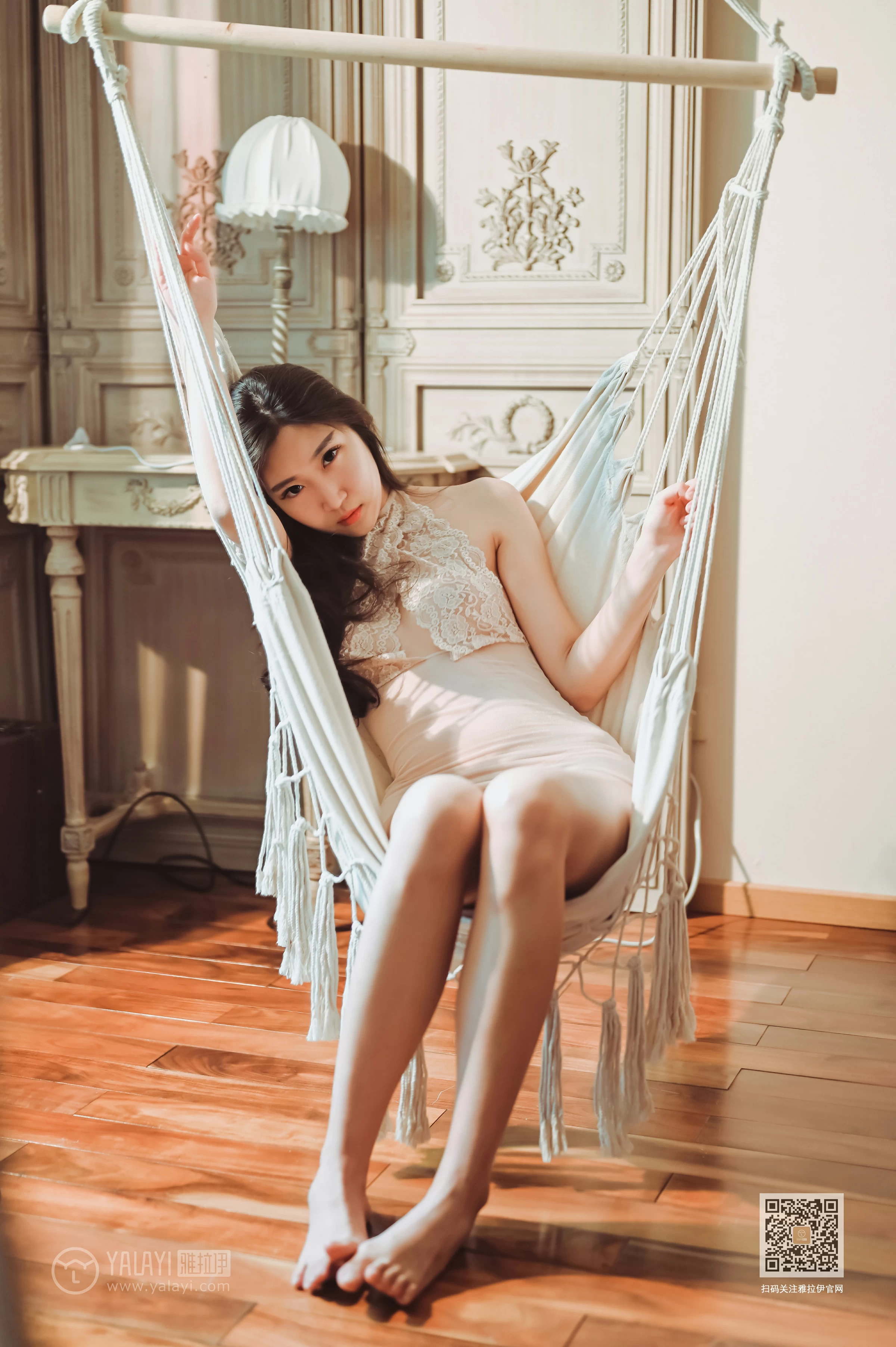 [YALAYI雅拉伊]Vol.573 阳光里有你的味道 玫瑰 白色透视镂空连衣裙性感私房写真集第2张