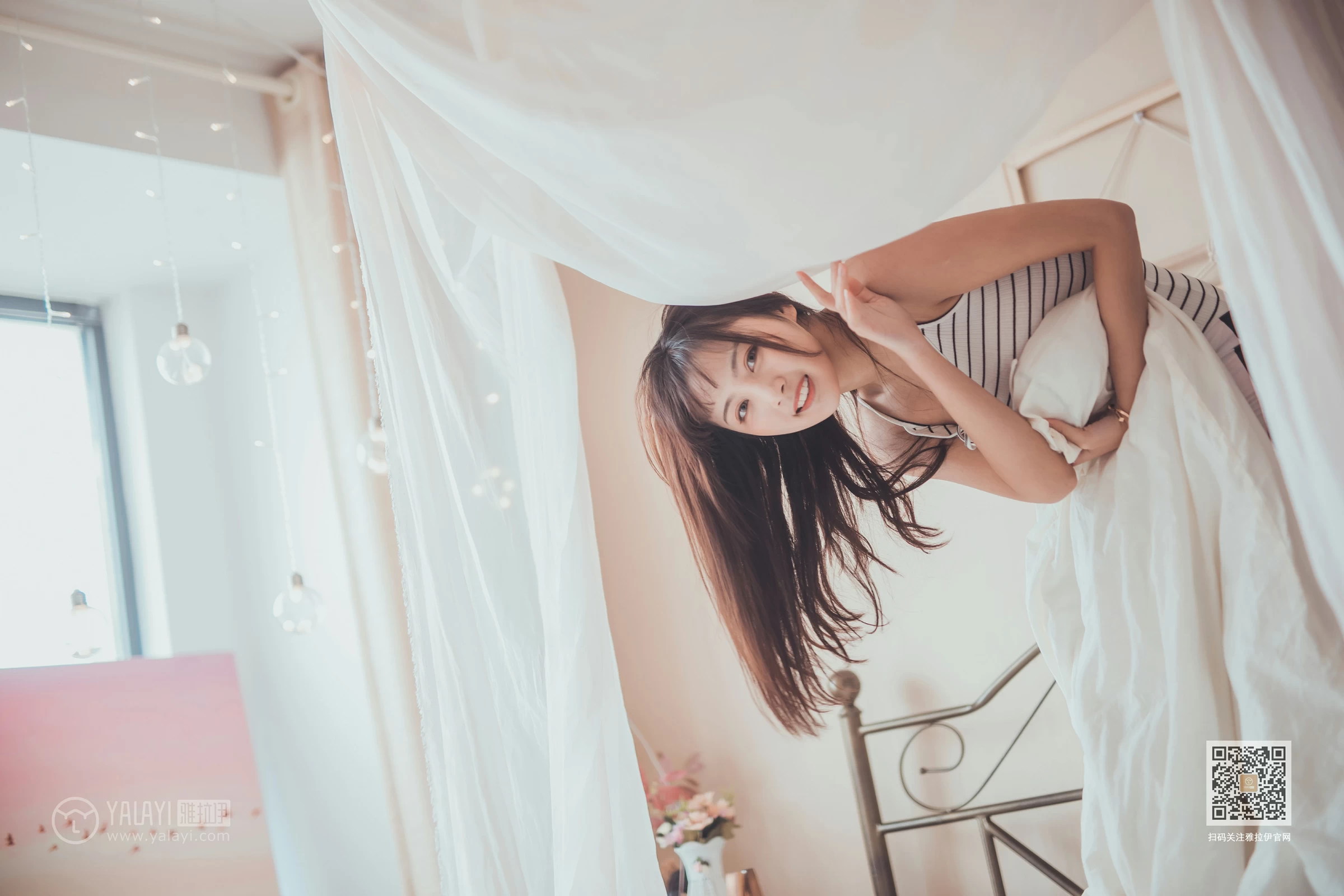 [YALAYI雅拉伊]Vol.581 不想起床 唐芯 白色性感小背心居家私房写真集第13张