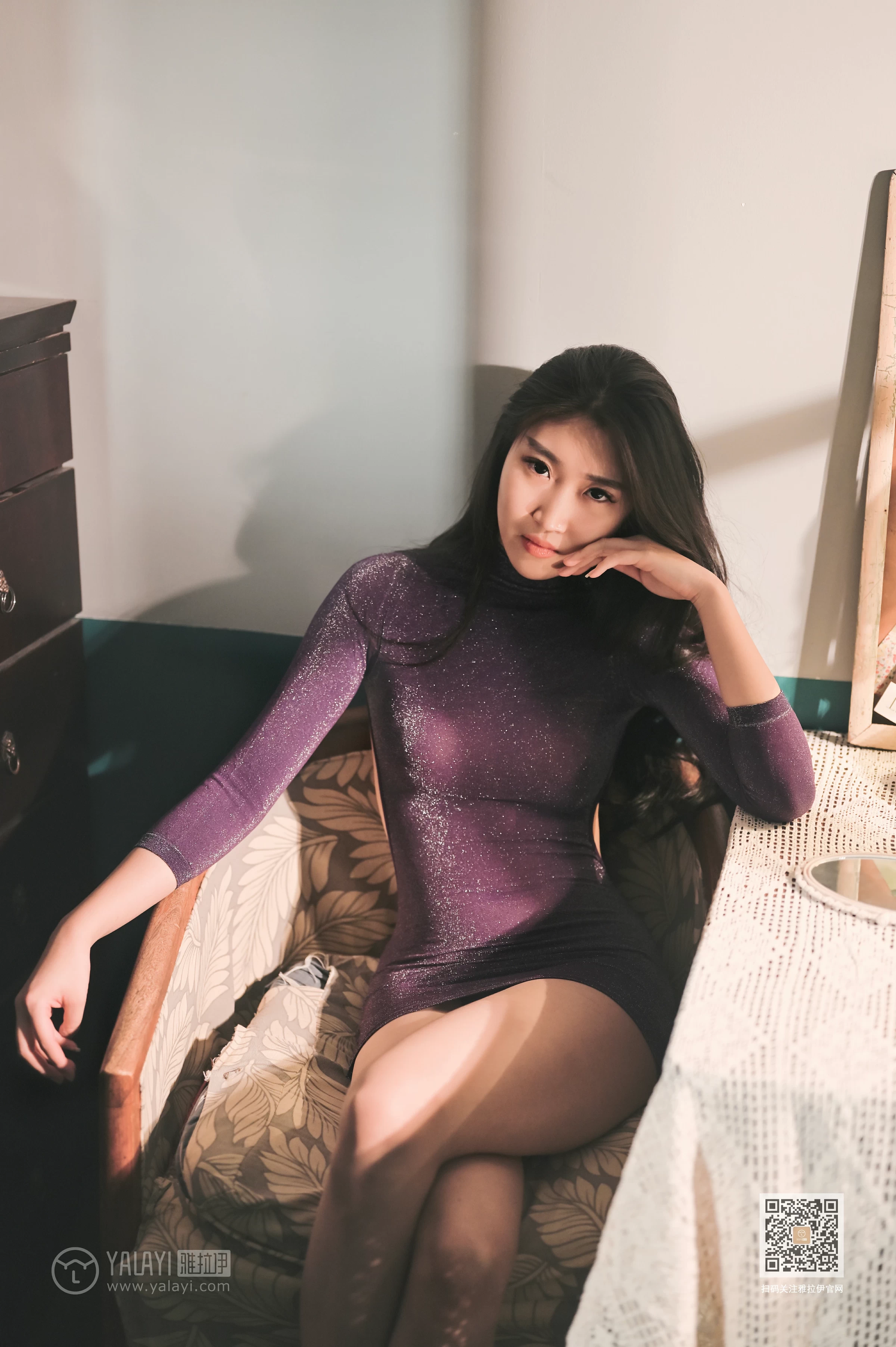 [YALAYI雅拉伊]Vol.583 那一片浓情 玫瑰 紫色紧身裸背连衣裙性感私房写真集第2张