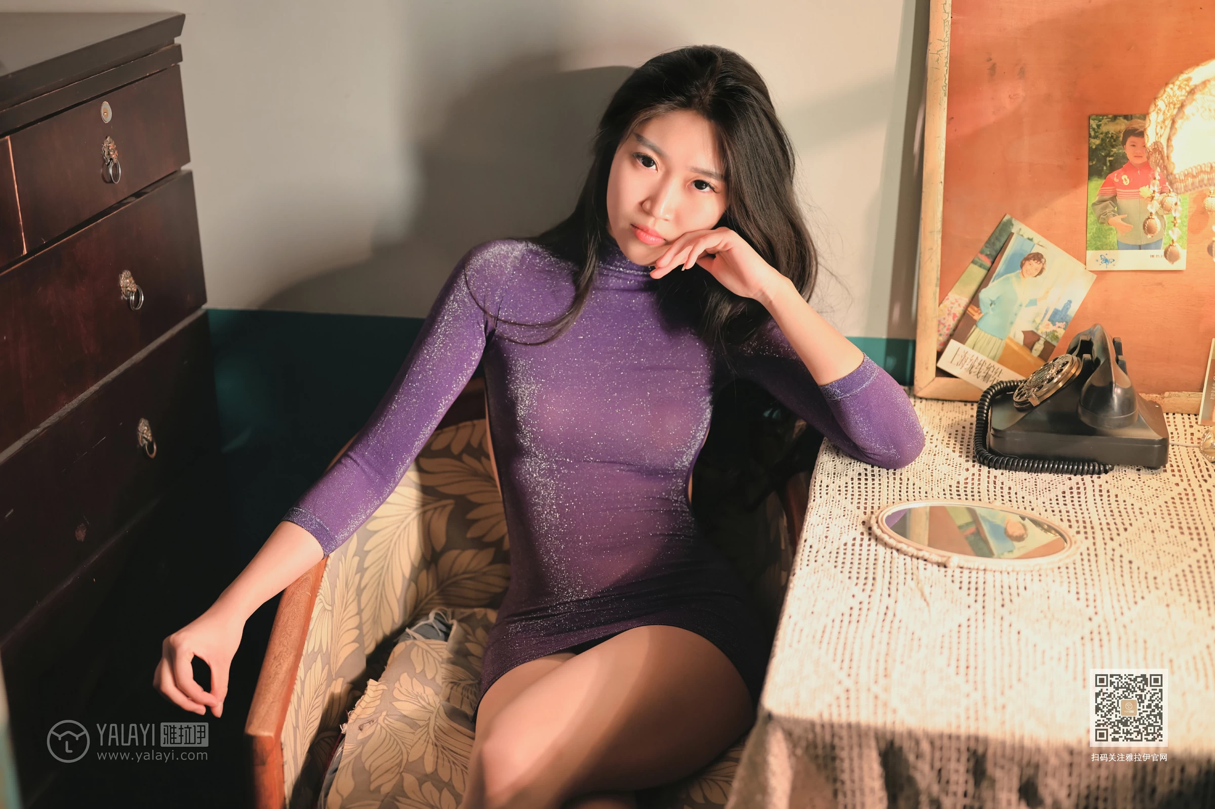 [YALAYI雅拉伊]Vol.583 那一片浓情 玫瑰 紫色紧身裸背连衣裙性感私房写真集第2张