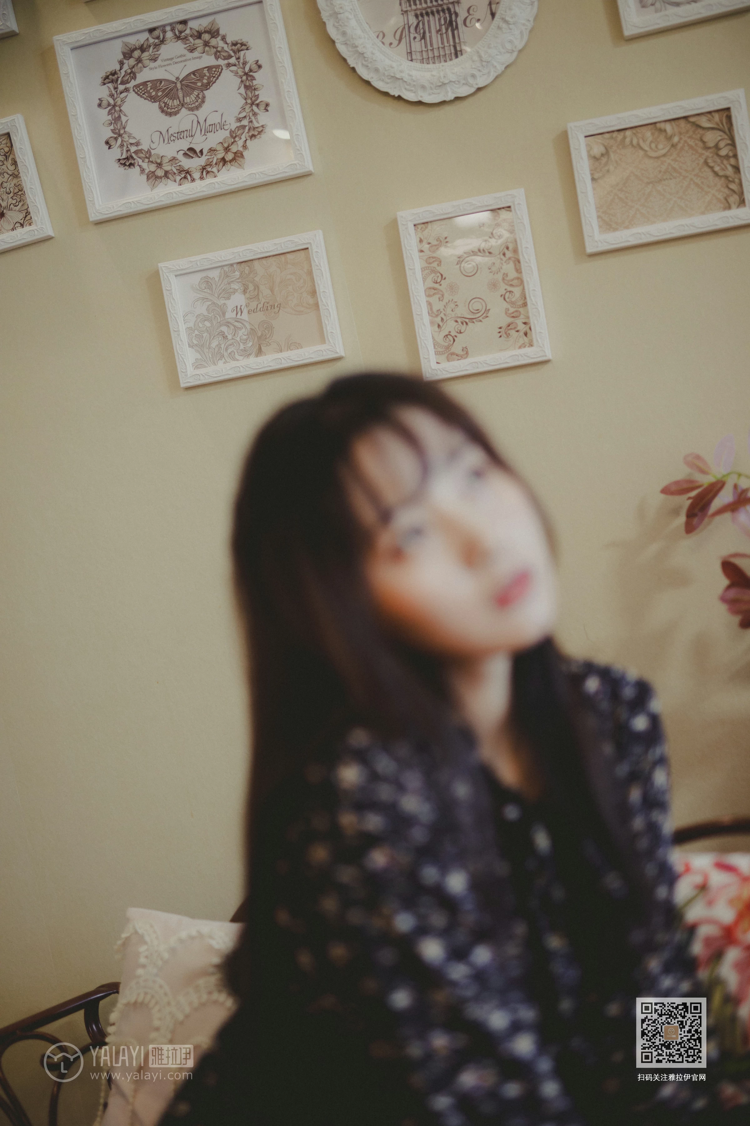 [YALAYI雅拉伊]Vol.593 南方姑娘 唐芯 黑色连衣裙居家私房写真集第6张