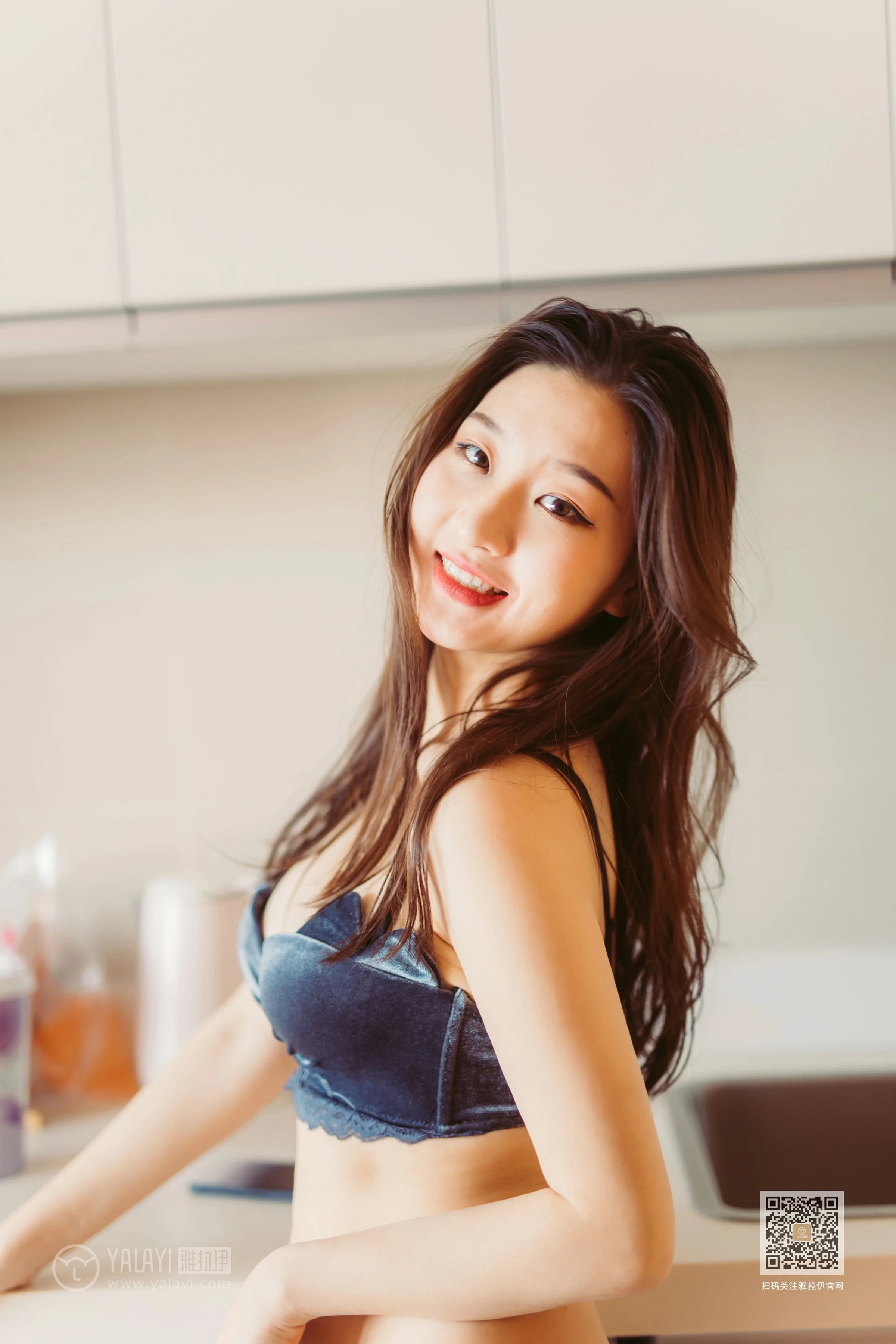 [YALAYI雅拉伊]NO.603 《新晋女友》明月 蓝色蕾丝内衣居家性感私房写真集第9张