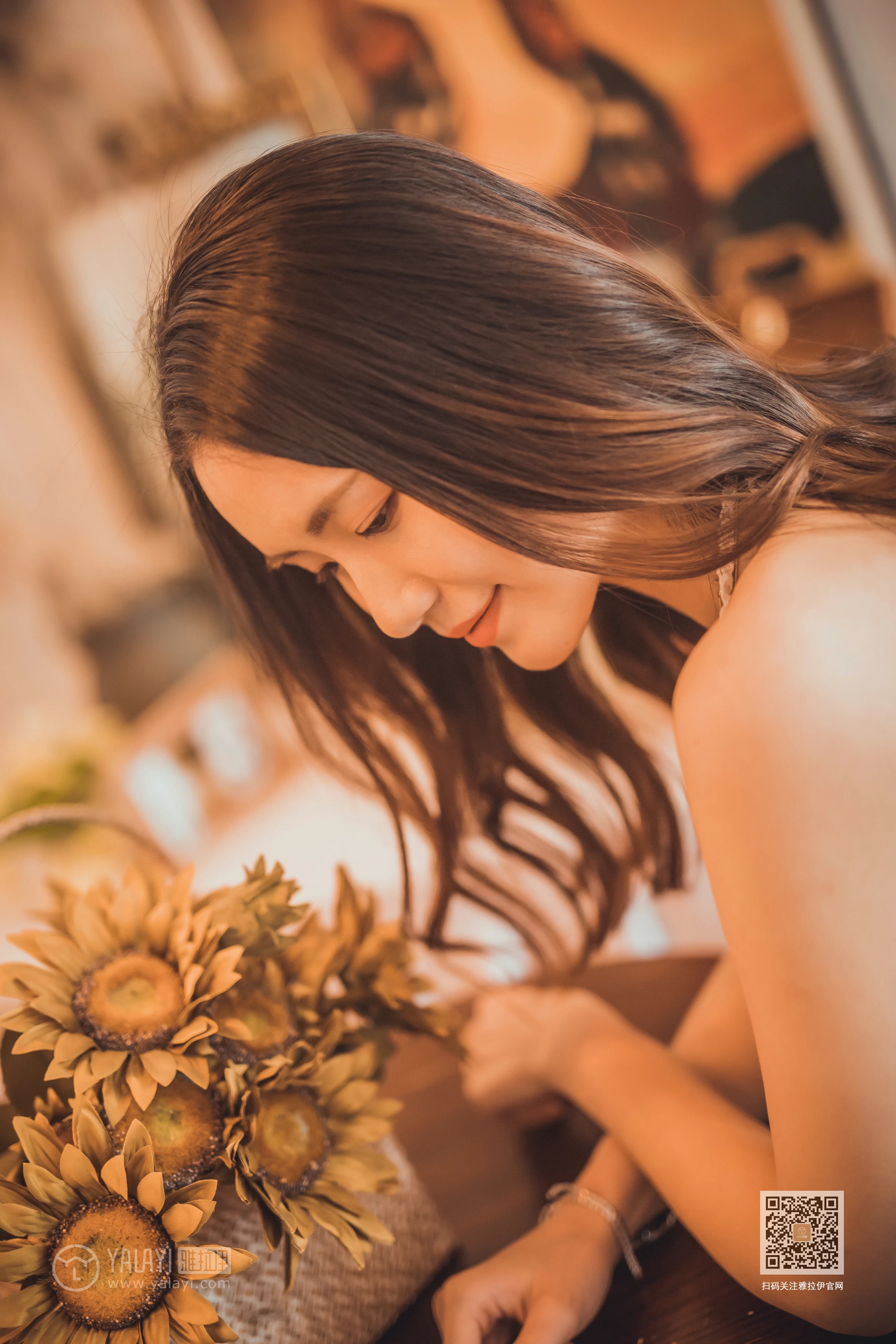 [YALAYI雅拉伊]NO.614 《我们约会吧》 尹梦 白色镂空内衣加灰色短裙性感私房写真集第9张