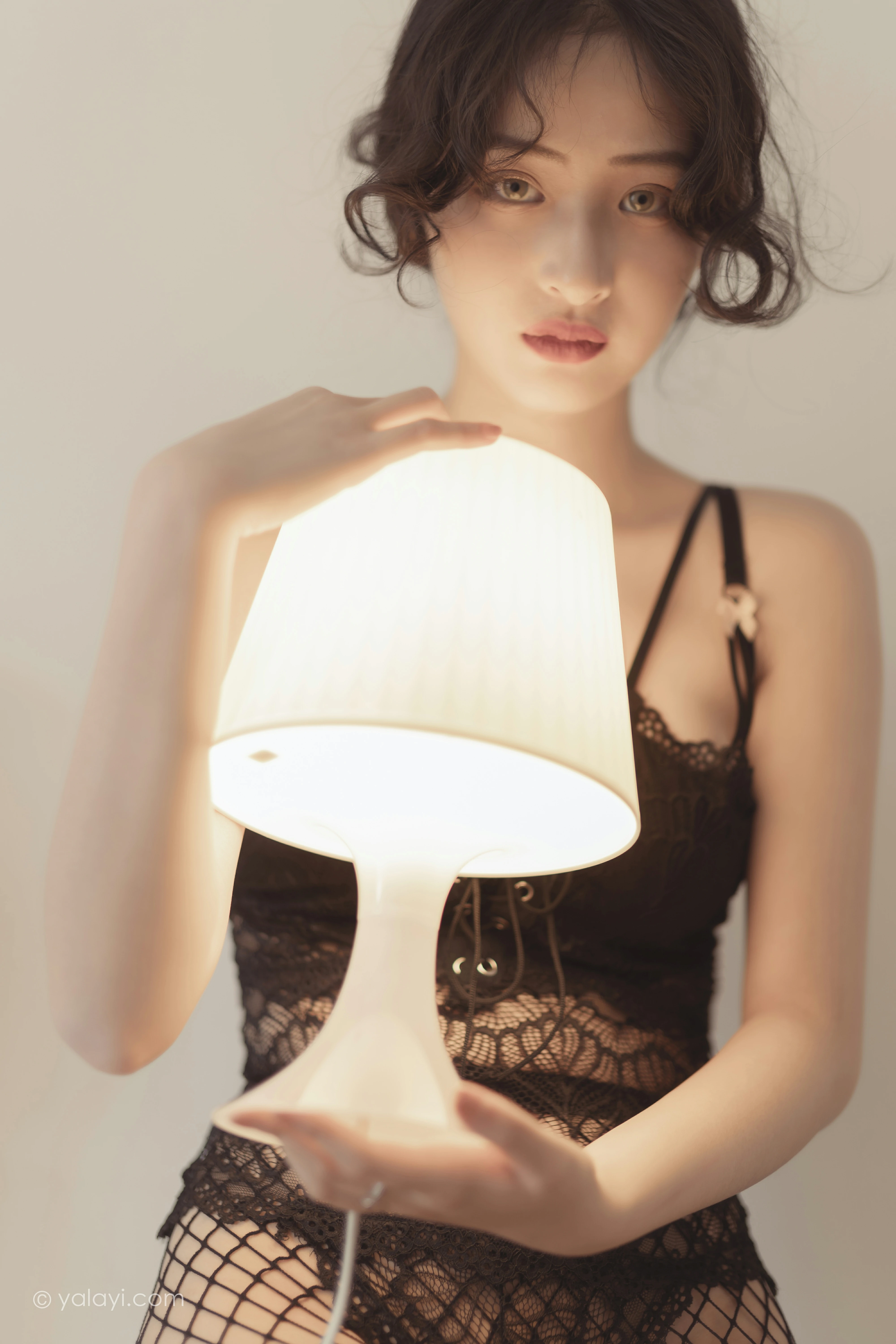 [YALAYI雅拉伊]NO.796 万人迷 西子 黑色蕾丝内衣加情趣渔网袜性感私房写真集第9张