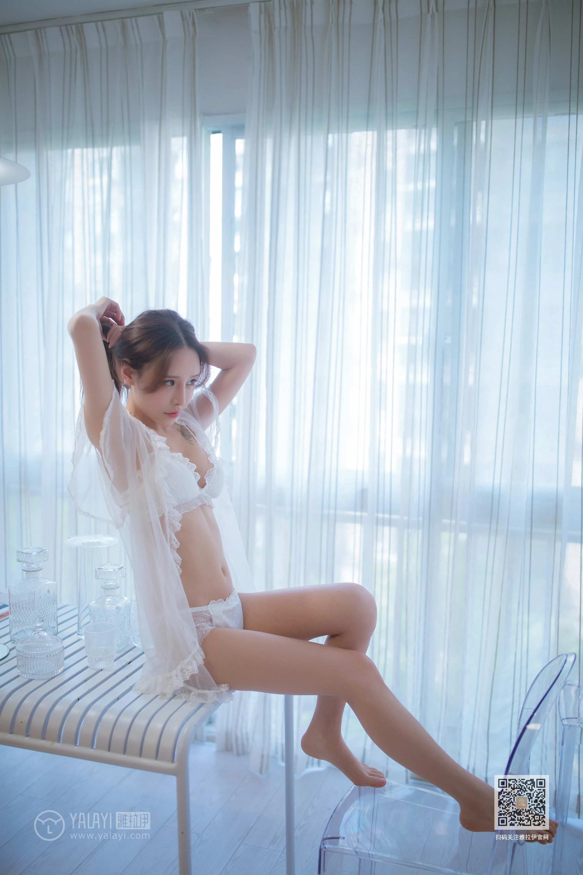 [YALAYI雅拉伊]NO.643 《惊艳了时光》 顾纯纯 白色透视睡衣加蕾丝内衣性感私房写真集第2张