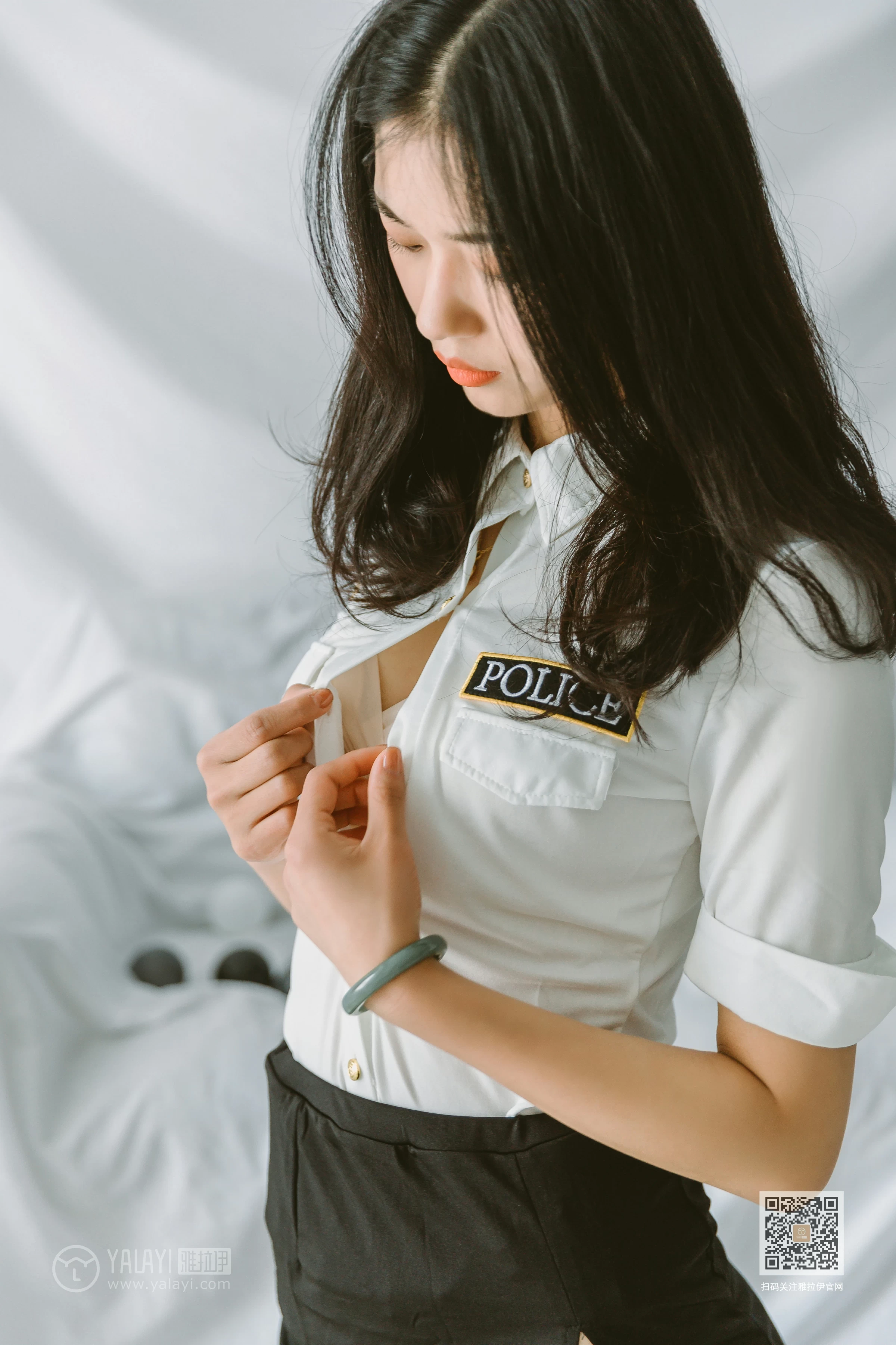 [YALAYI雅拉伊]NO.648 《青涩女子兵团》 和风 情趣制服与黑色短裙加黑丝美腿性感私房写真集第4张