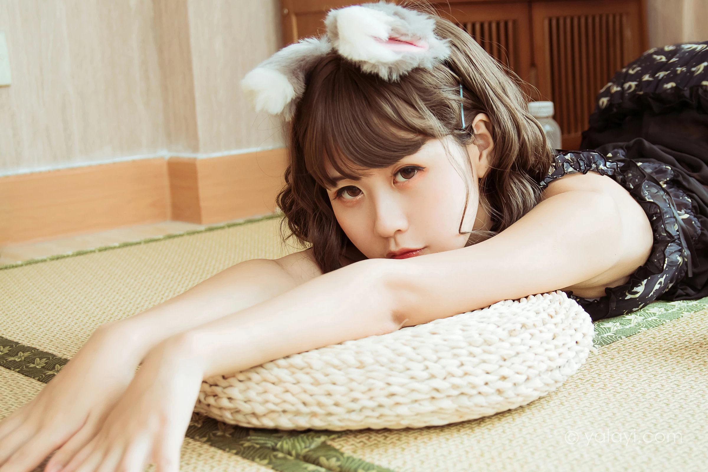 [YALAYI雅拉伊]NO.735 《就想赖着你》 甜酱吖 黑色透视情趣内衣性感私房写真集第4张