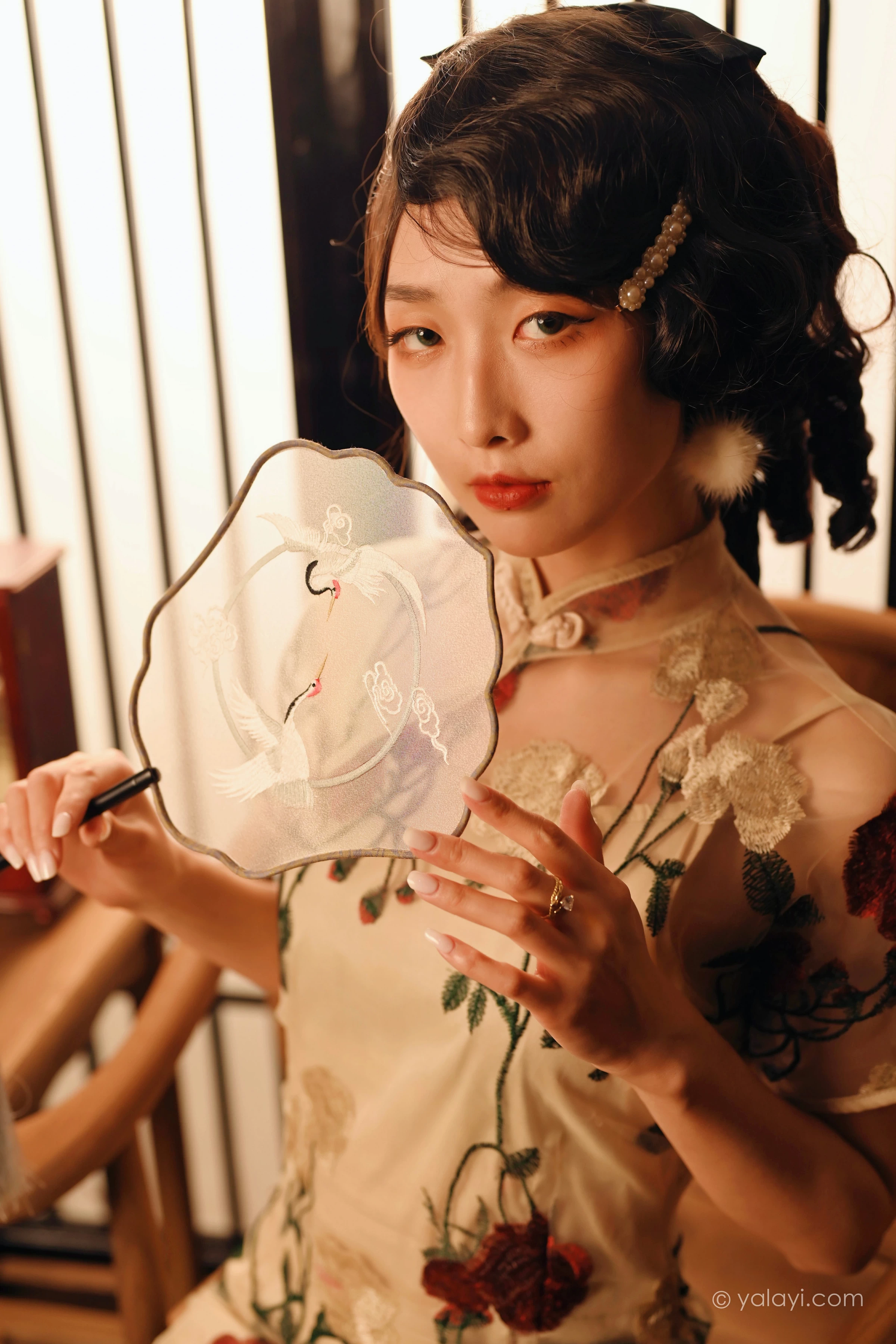 [YALAYI雅拉伊]2022.01.25 我在那里等你 佳佳 白色透视旗袍民国风写真集第1张