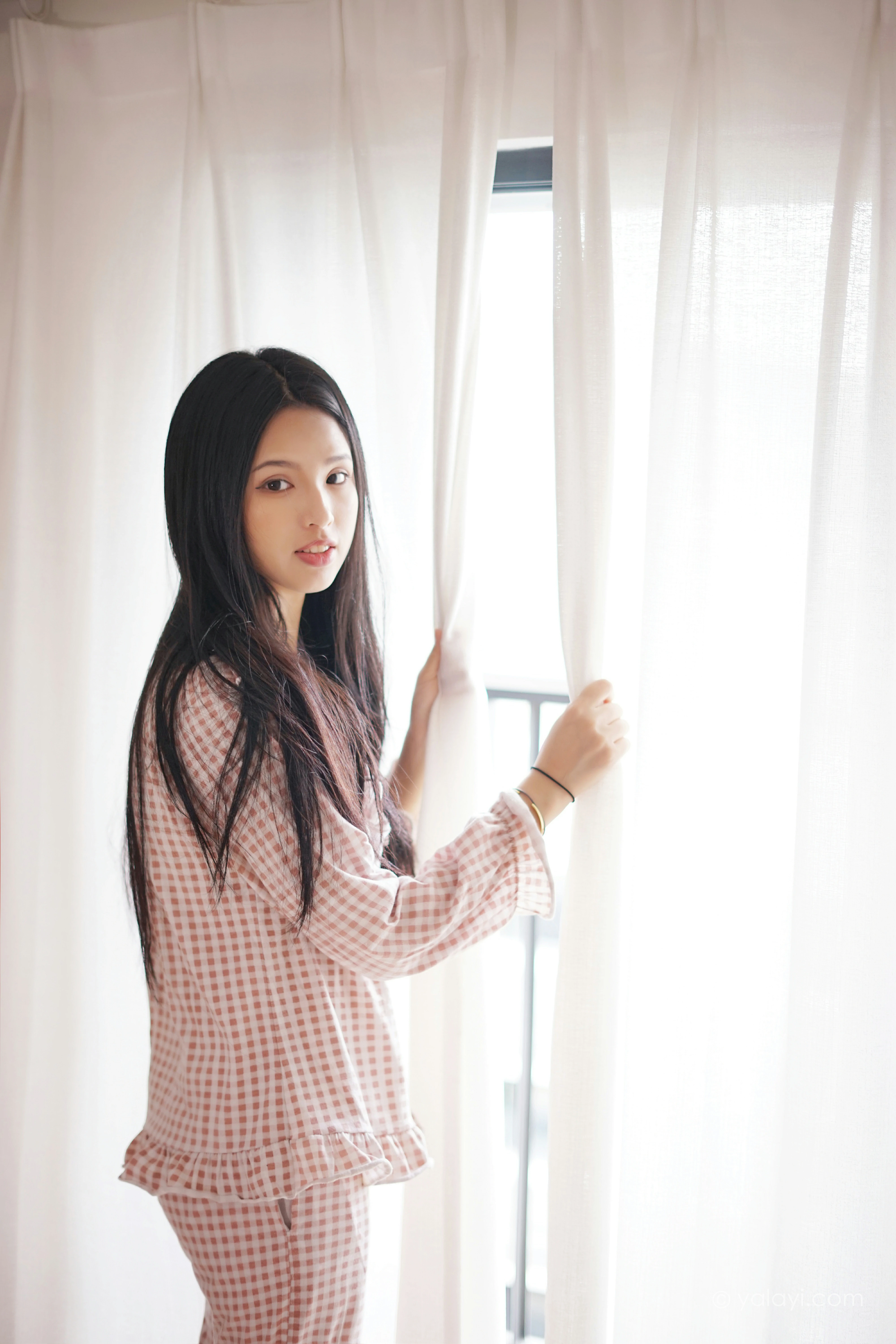 [YALAYI雅拉伊]NO.843 在家千日好 溪若 粉色睡衣加睡裤清纯可爱私房写真集第6张