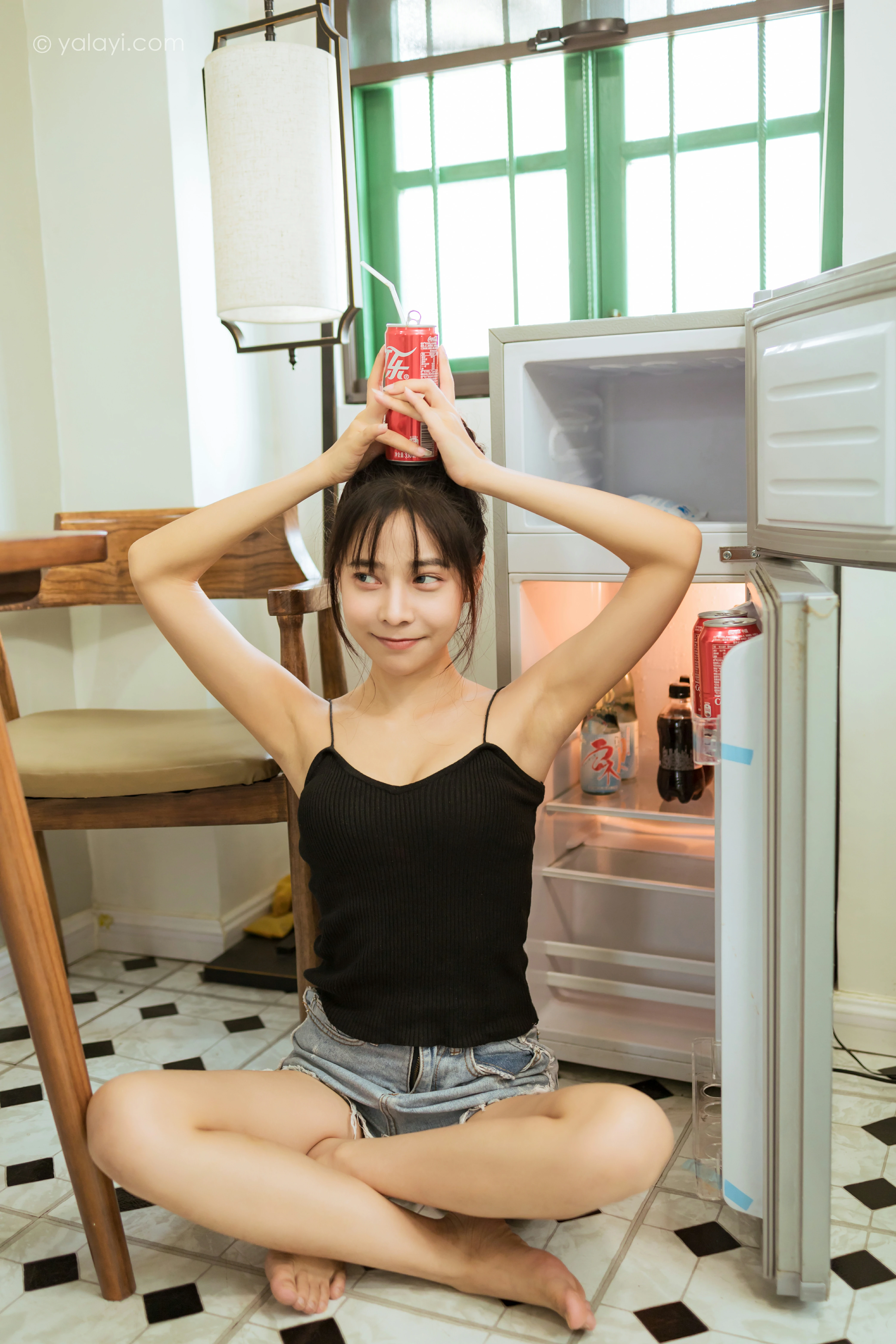 [YALAYI雅拉伊]NO.836 日常 诗咏 黑色性感小背心加牛仔热裤清纯可爱写真集第12张