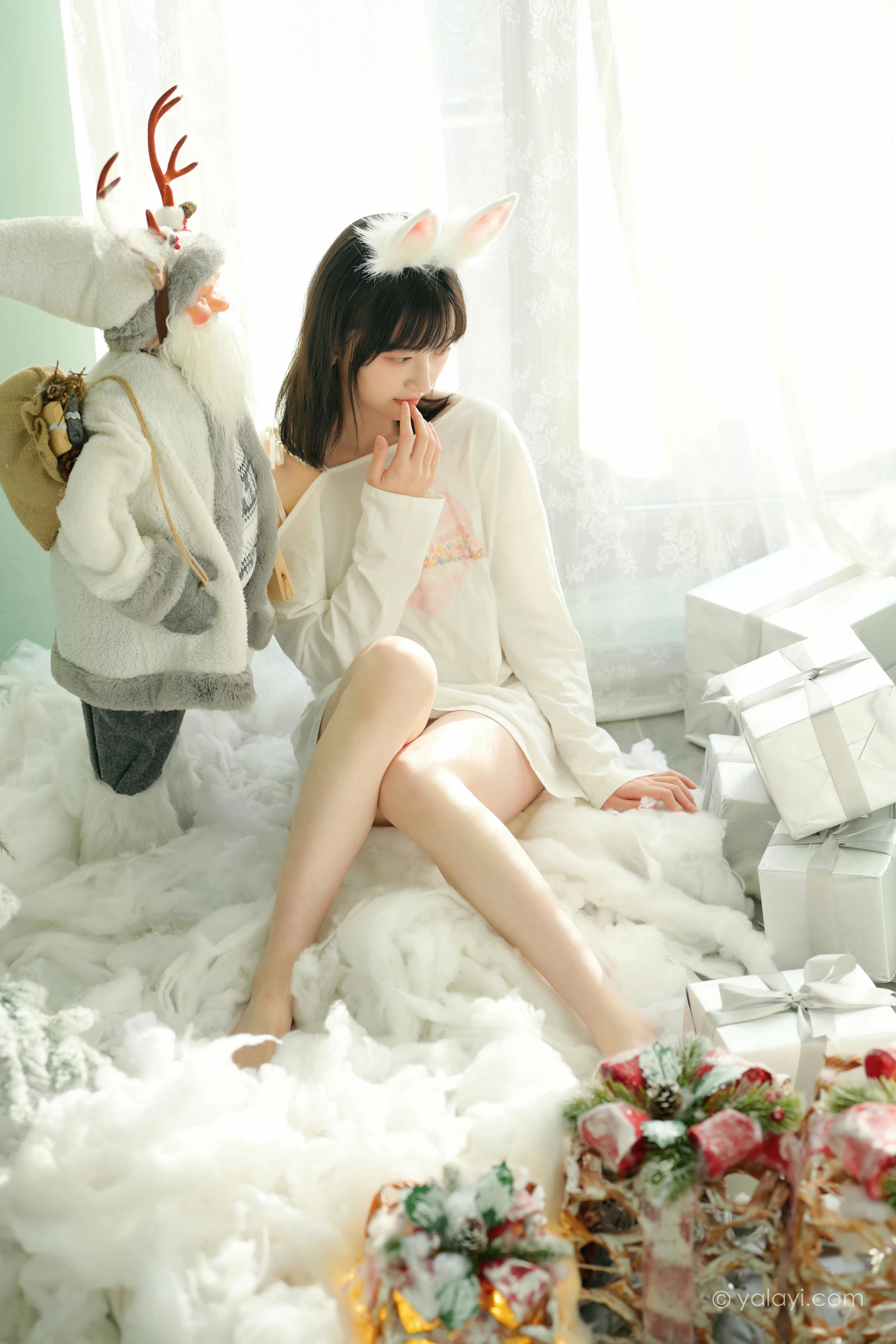 [YALAYI雅拉伊]2021.12.31 迎新 京京 白色透视宽松卫衣居家性感写真集第9张