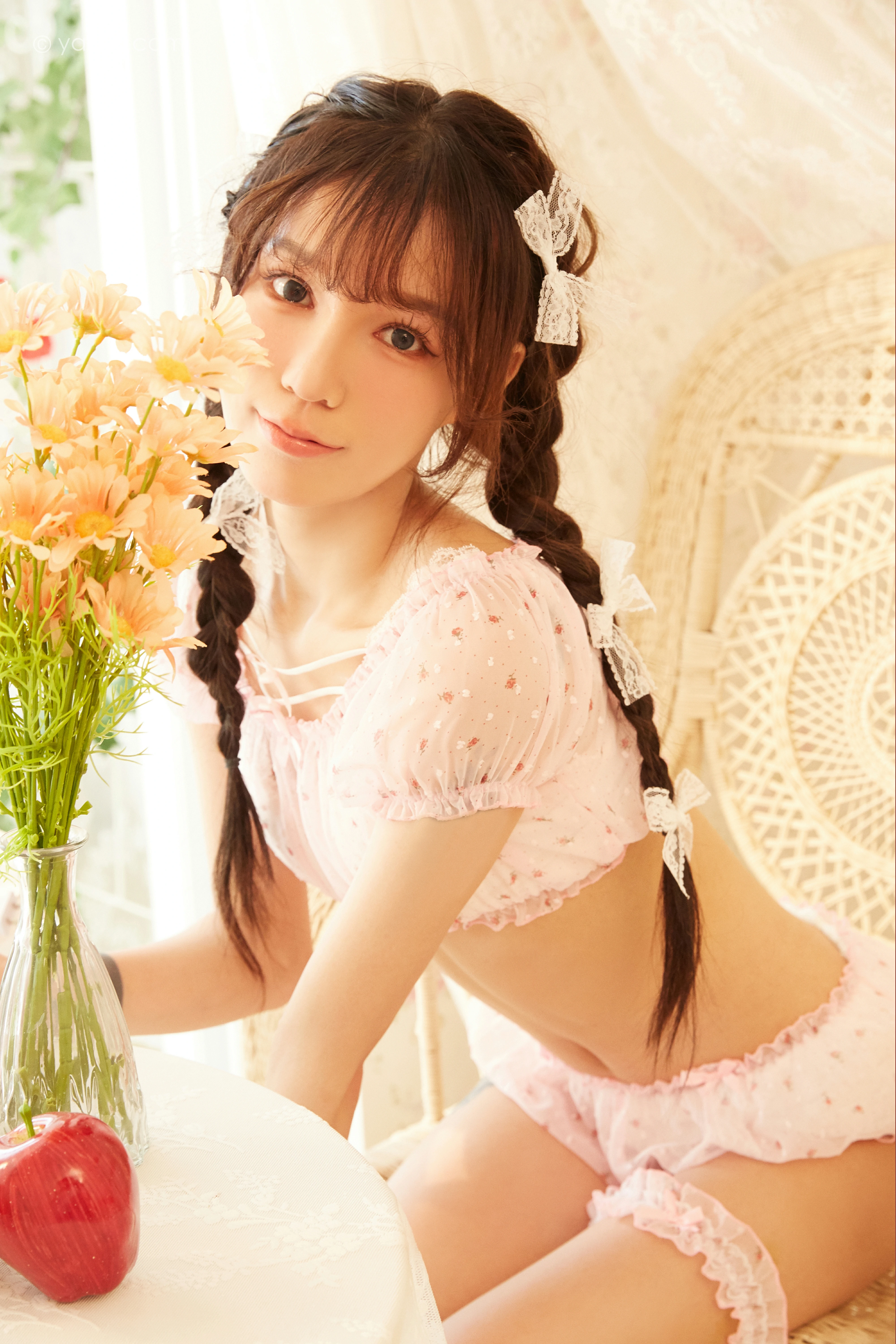 [YALAYI雅拉伊]NO.852 如花 文婧 粉色情趣上衣与短裤加白色丝袜美腿性感私房写真集第14张
