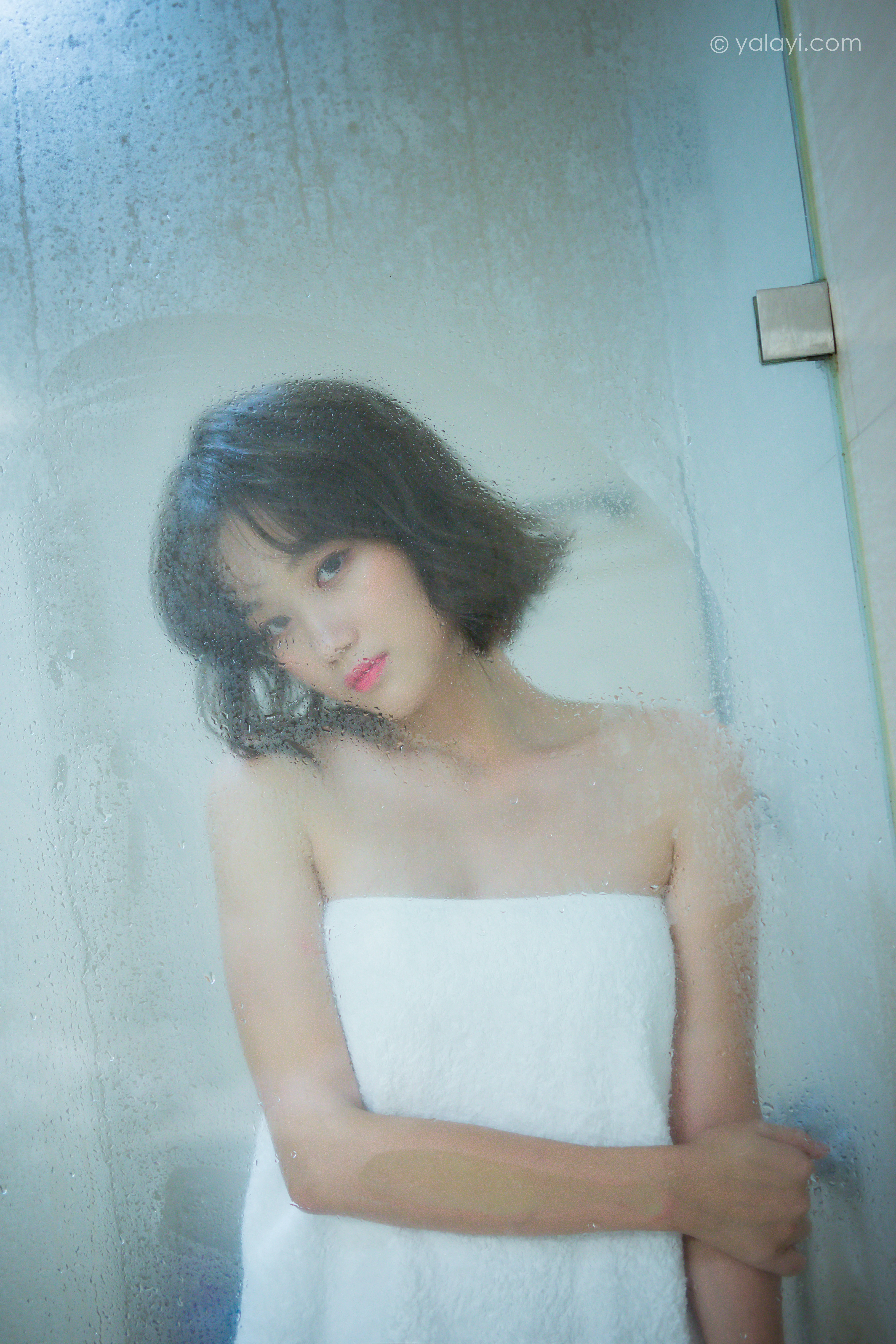 [YALAYI雅拉伊]NO.840 愿你晚安 良子 白色浴巾与透视情趣内衣性感私房写真集第3张