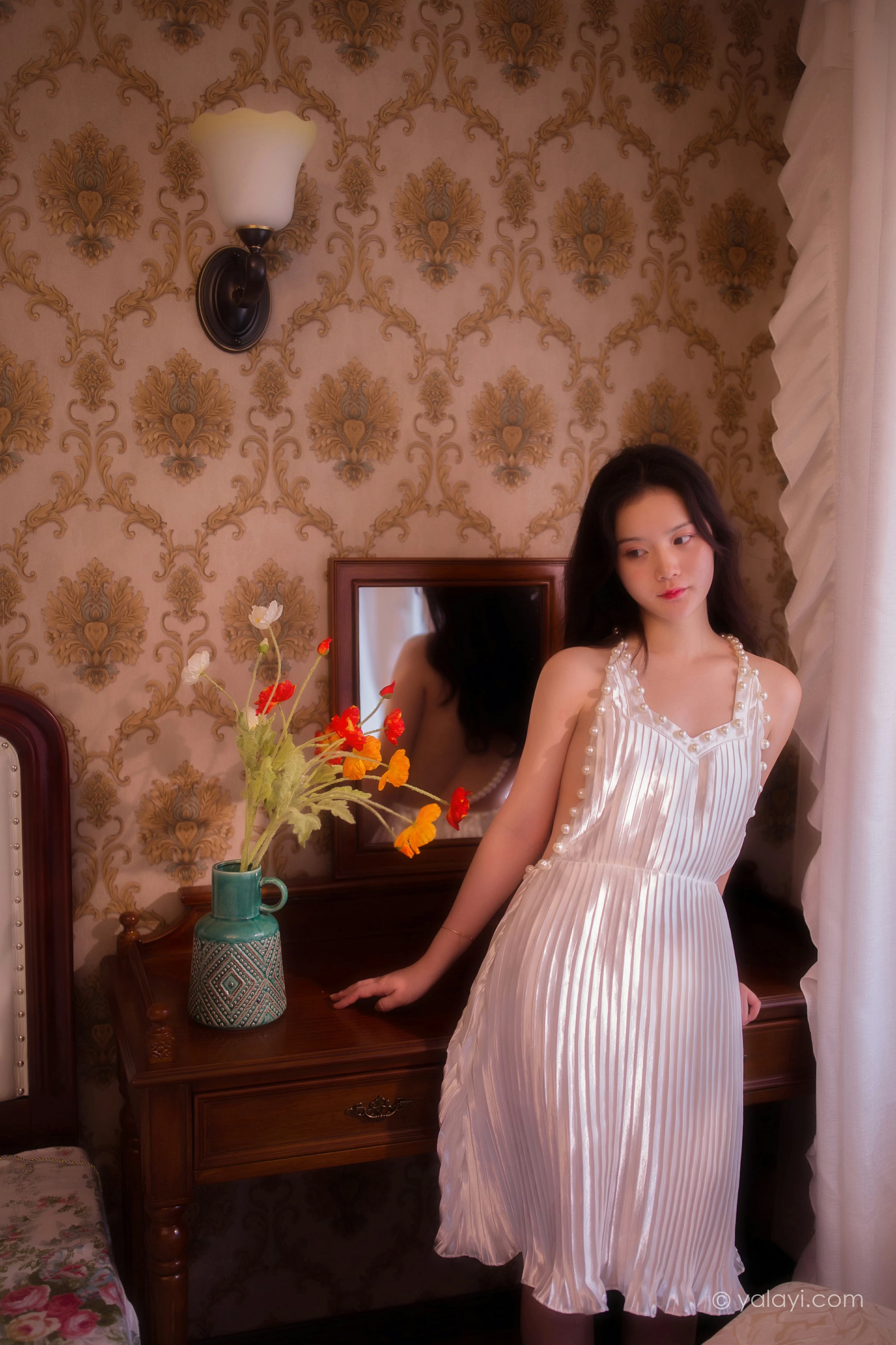 [YALAYI雅拉伊]NO.675 《月亮公主》 珍珠 白色吊脖裸背连衣裙性感私房写真集第7张