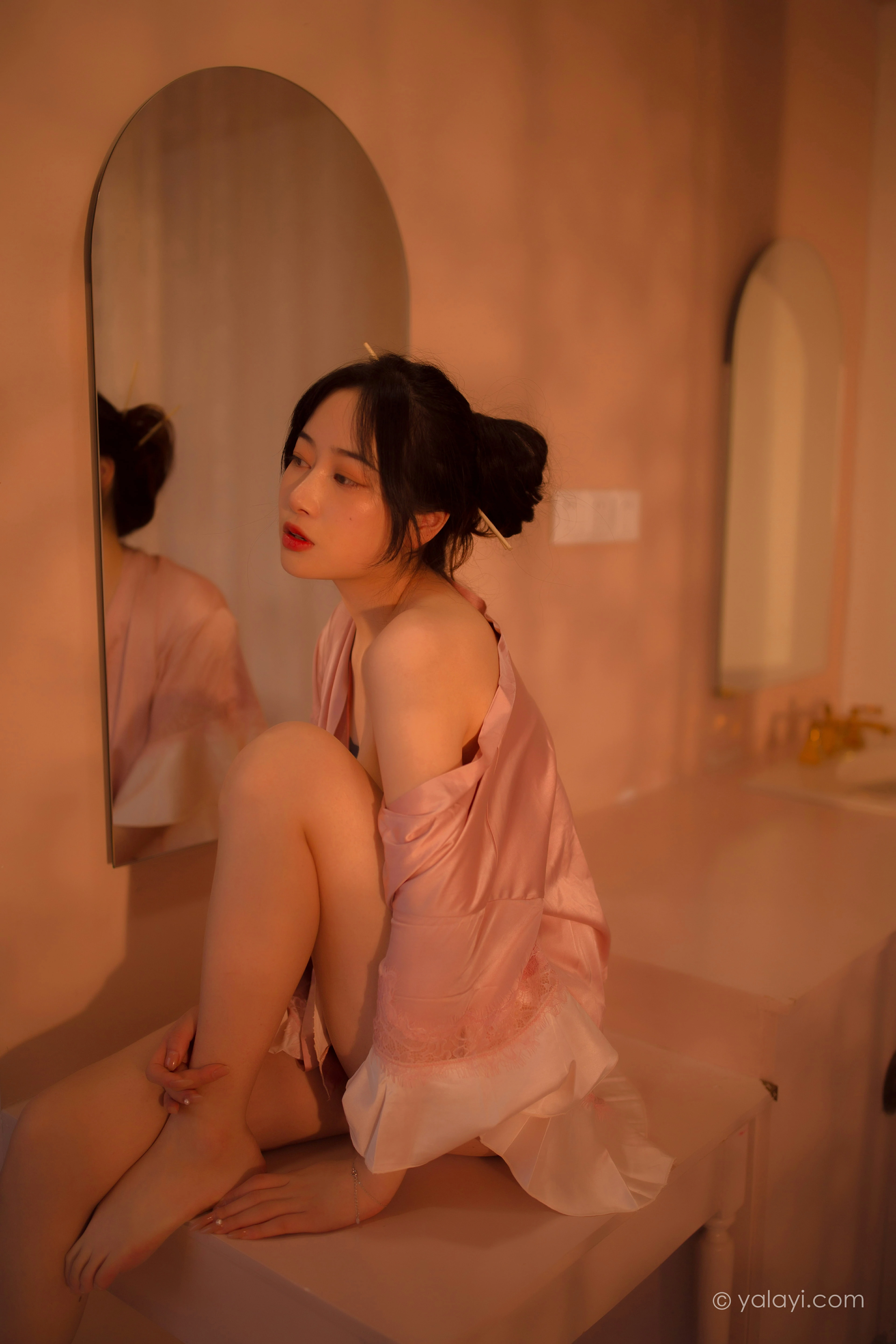 [YALAYI雅拉伊]NO.762 寂静中开放 璎珞 粉色蕾丝睡衣性感私房写真集第3张