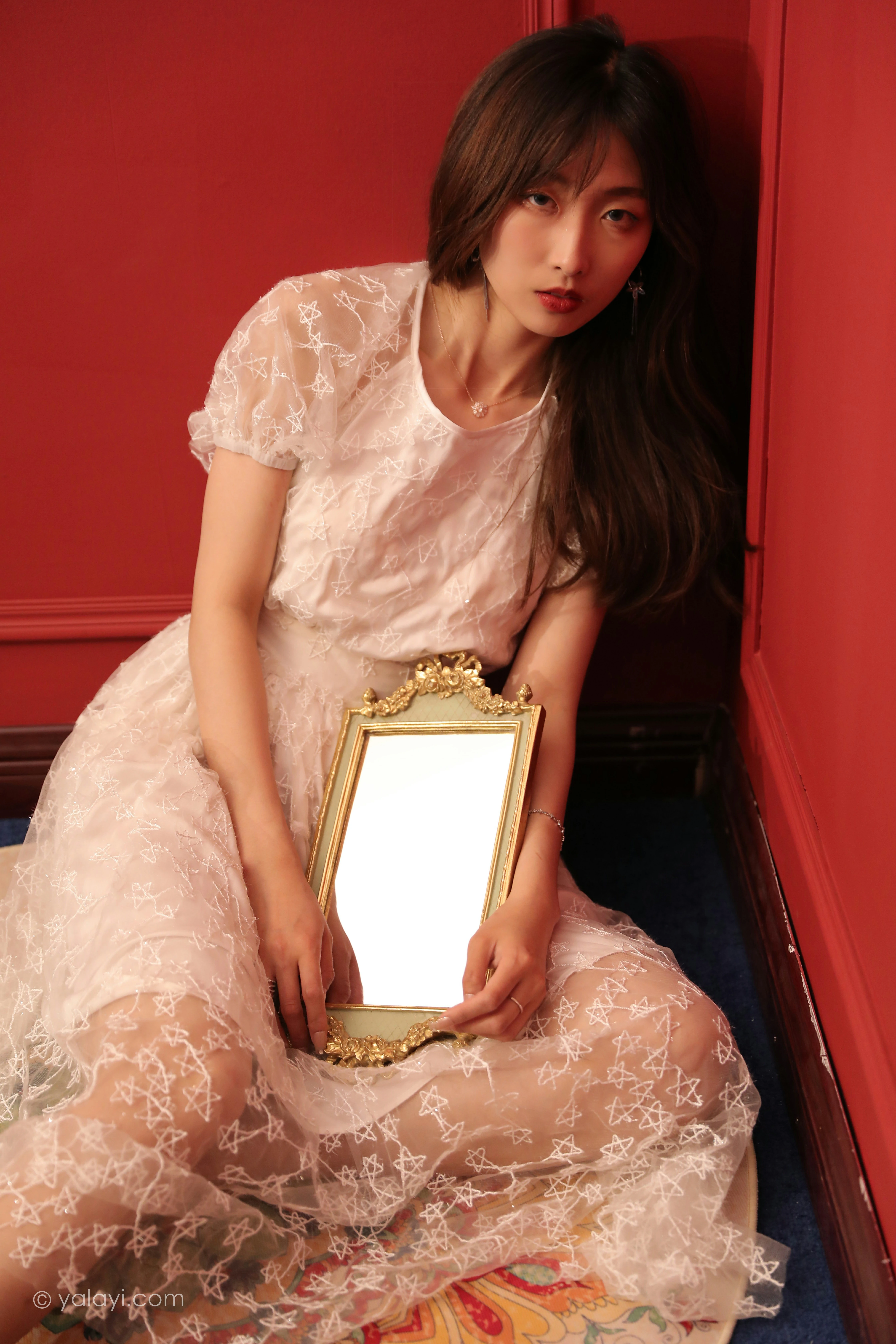 [YALAYI雅拉伊]NO.797 看着你离开 佳佳 白色透视蕾丝连衣裙居家私房写真集第12张